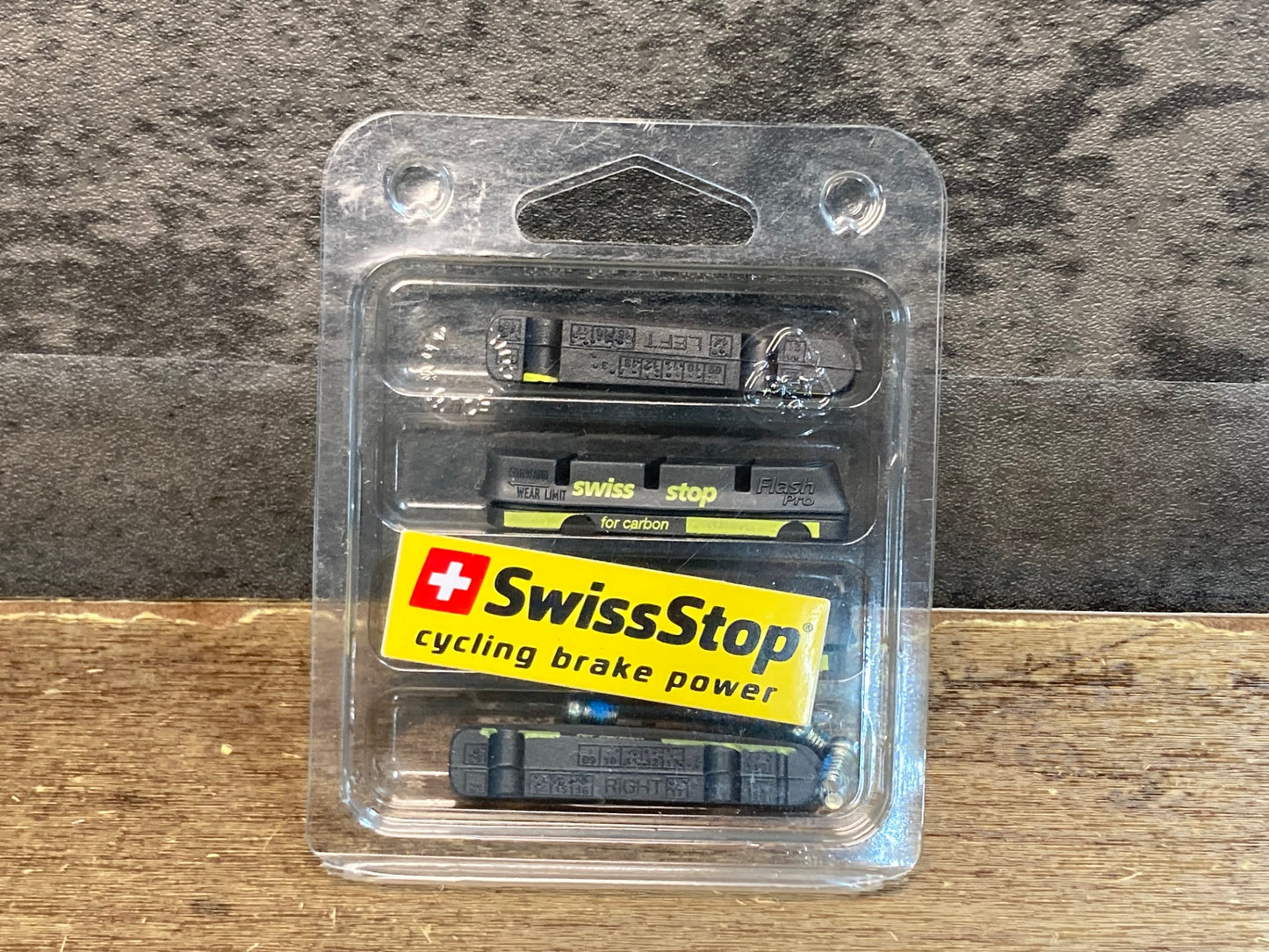 IV233 スイスストップ SWISSSTOP BLACK PRINCE RACE PRO ブレーキシュー カーボンリム用
