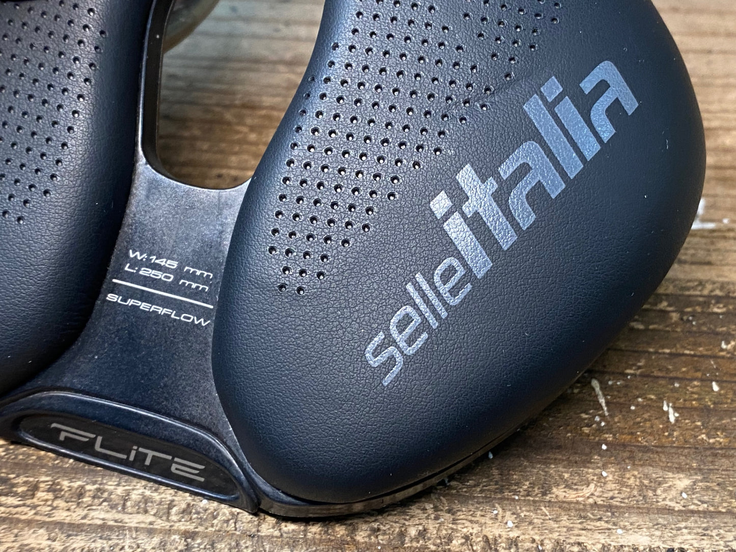 IS835 セライタリア SELLE ITALIA フライト Flite サドル 145 Ti316レール