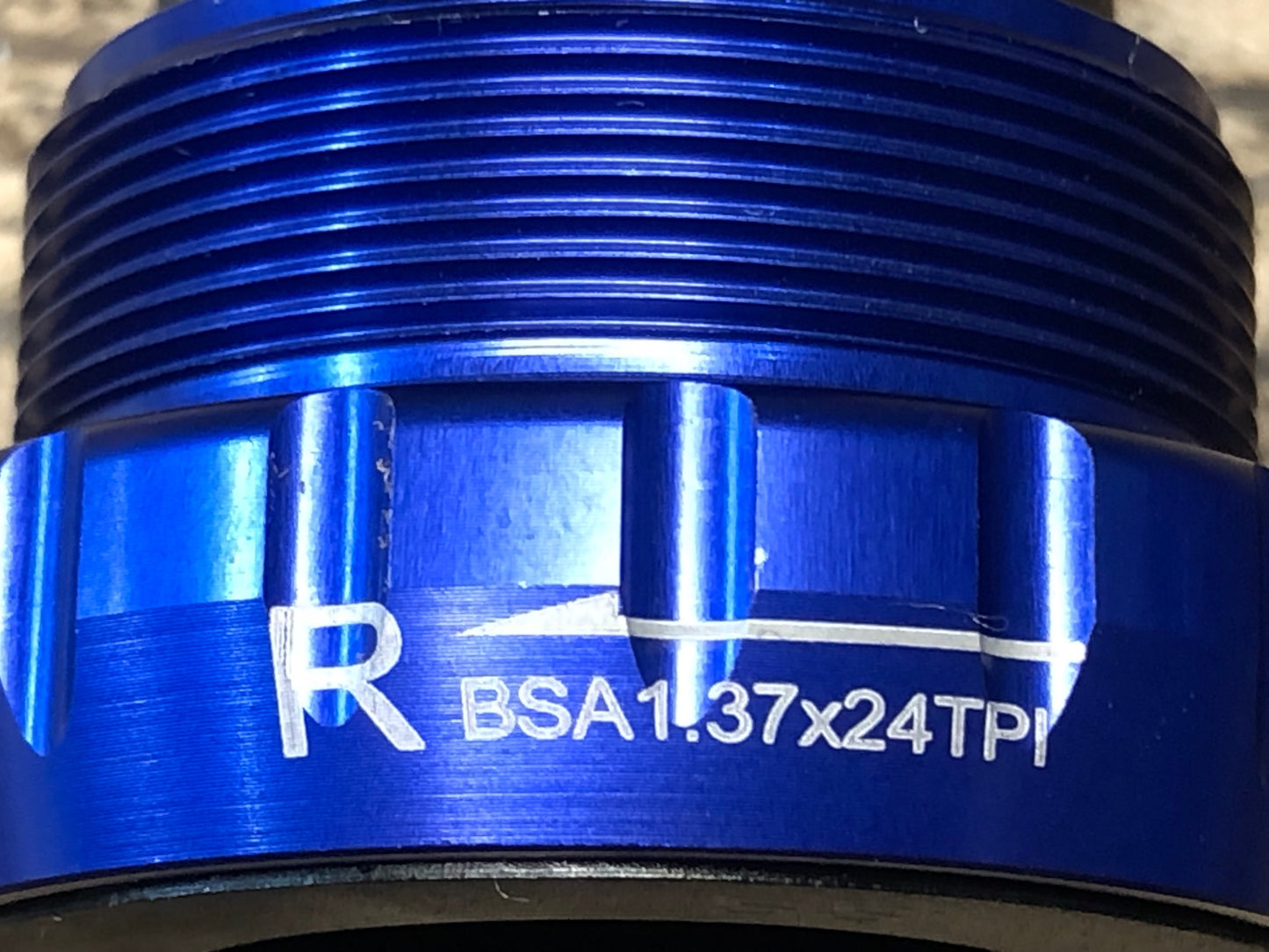 JD066 TNi External CERAMIC BOTTOM BRACKET ボトムブラケット 青 黒 BSA/JIS Φ24