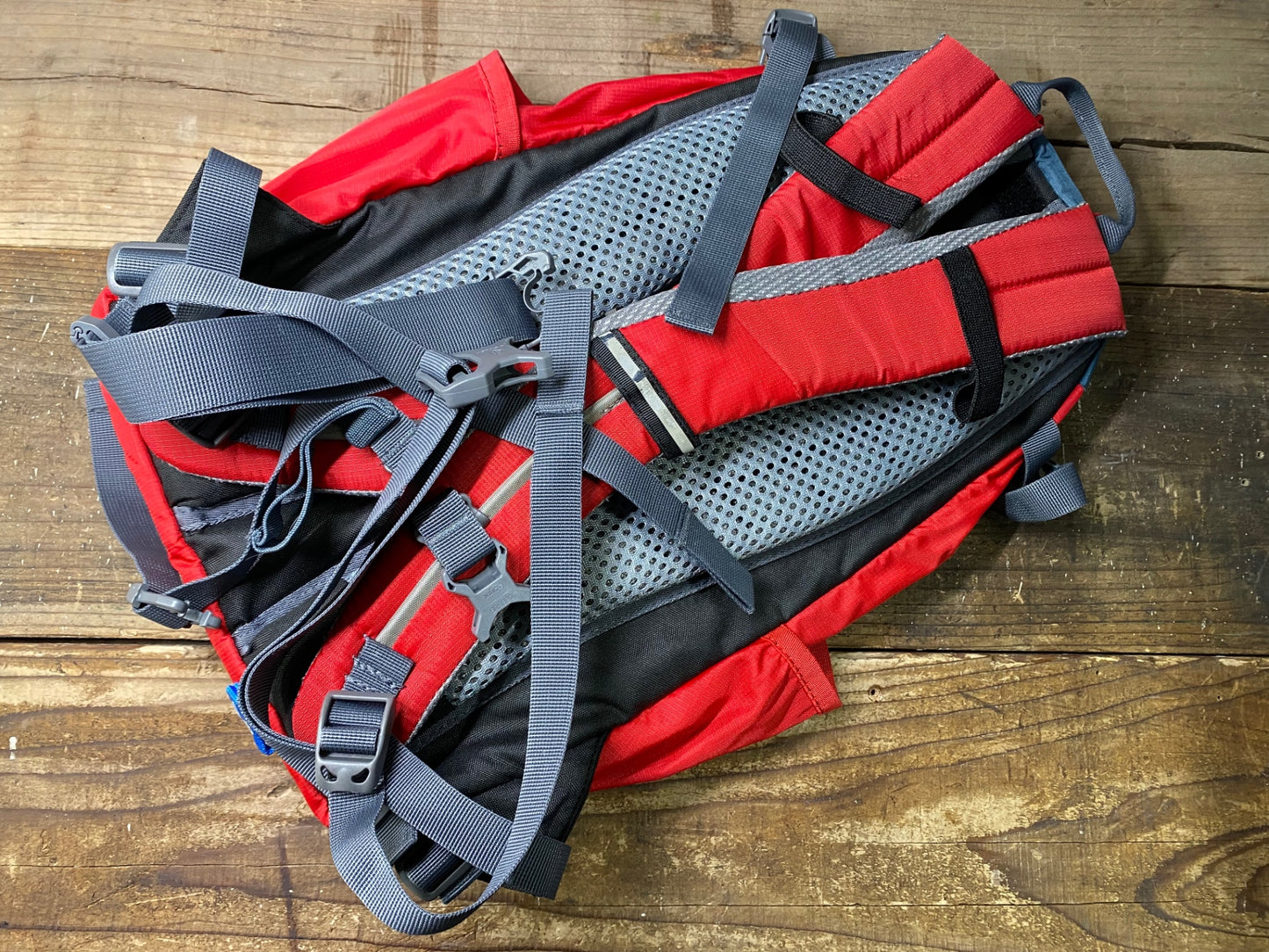 IT061 ドイター deuter cross bike 18 リュック バックパック 赤