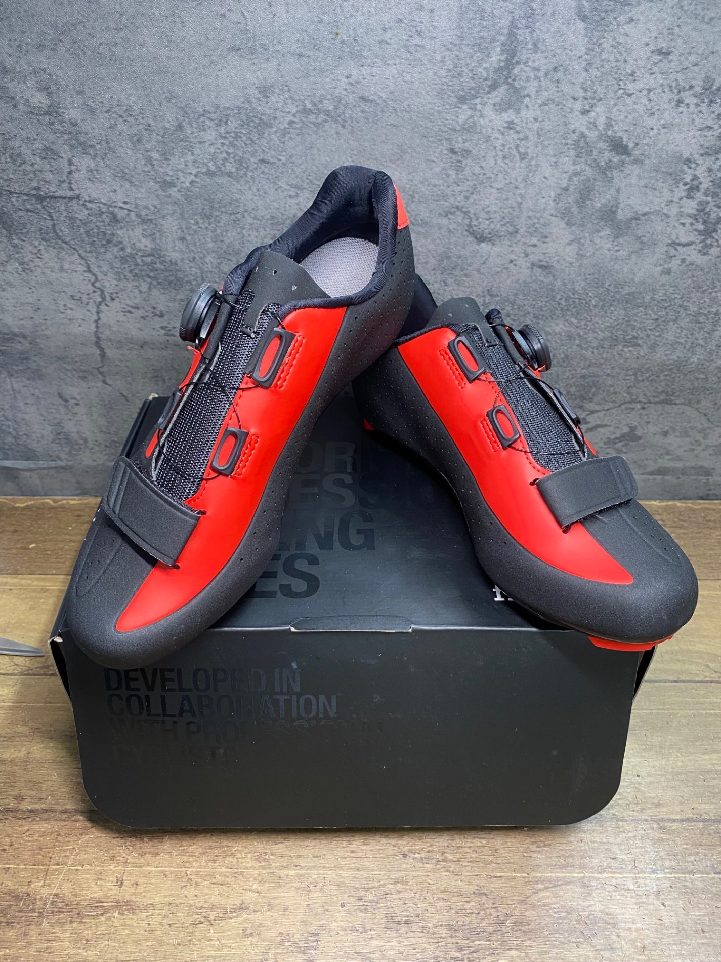 IY647 フィジーク fizik R5B UOMO ビンディングシューズ SPD-SL 赤黒 EU41 ※新品未使用