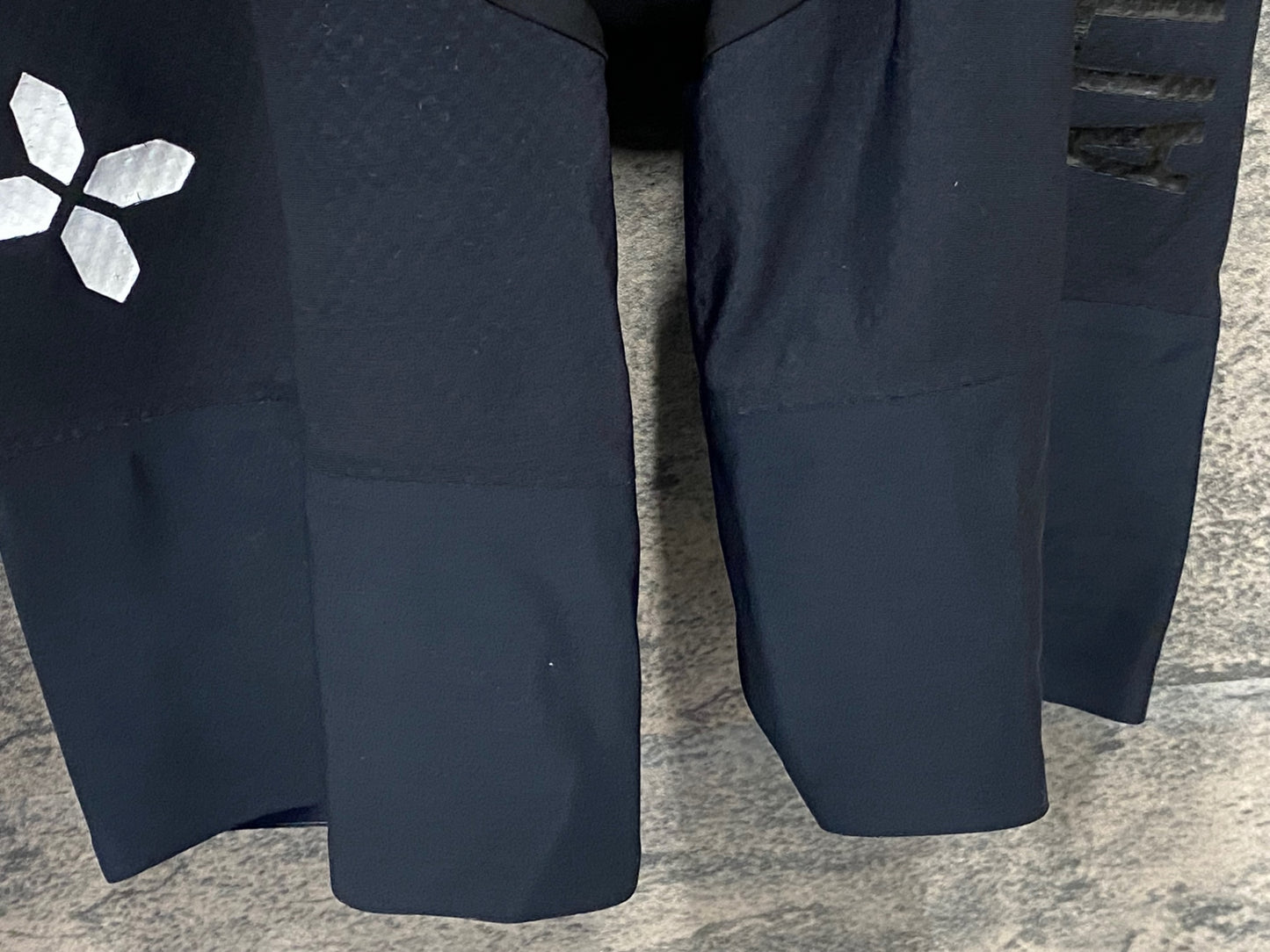 IY682 アタッカー ATTAQUER ビブショーツ M 黒