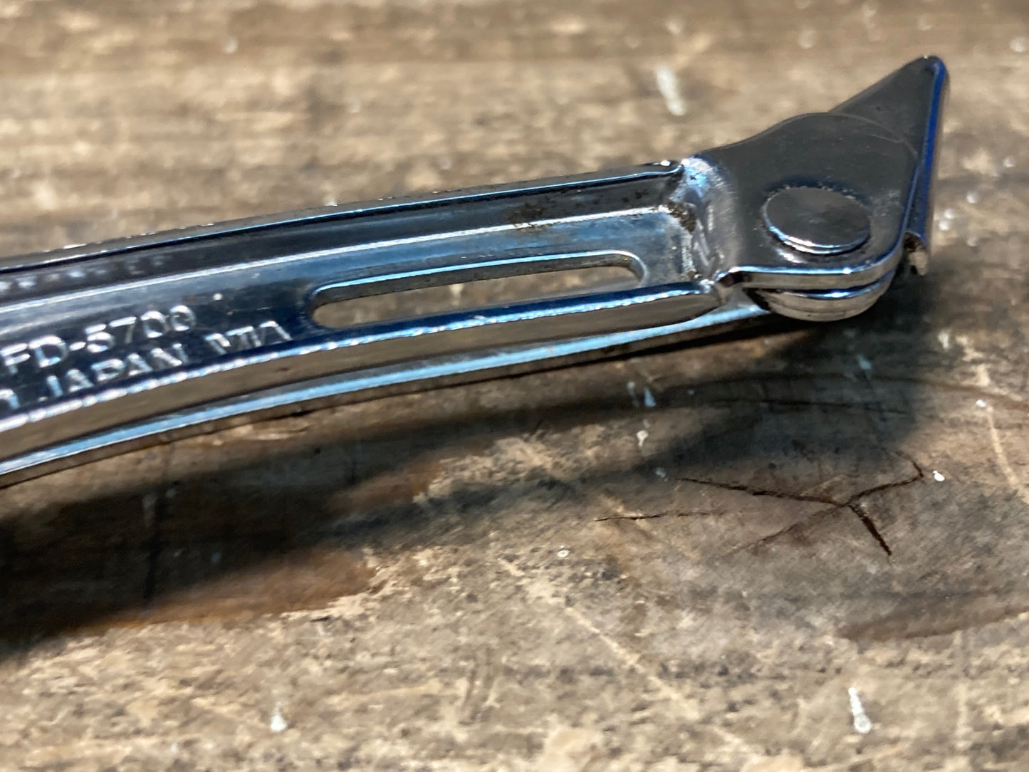 IN726 シマノ SHIMANO 105 FD-5700 フロントディレイラー バンド式 Φ31.8