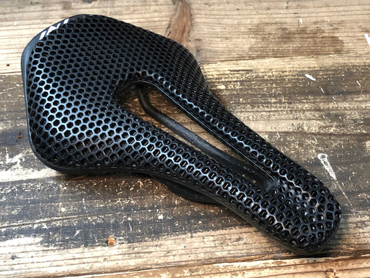 IT565 TNI 3Dprinting サドル 黒 カーボン