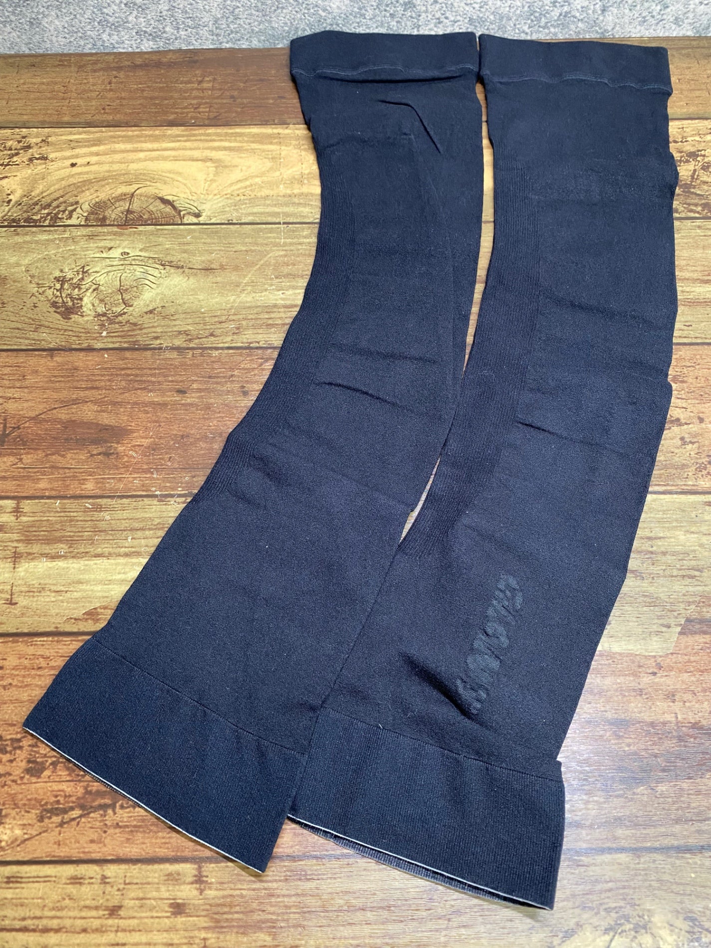 IV881 ジャイアント GIANT SEAMLESS LEG COOLER レッグカバー 黒 S/M