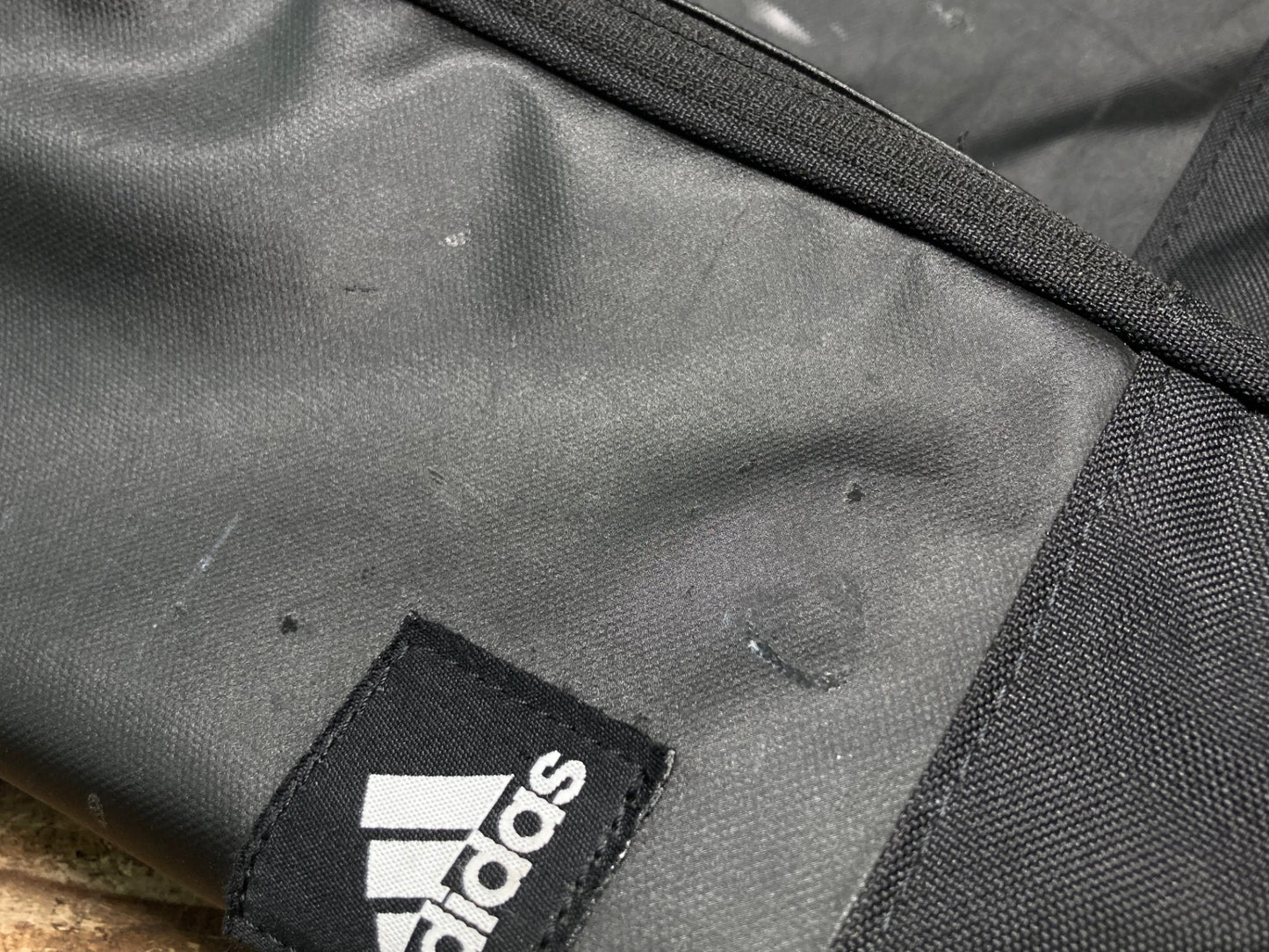 IU085 アディダス adidas リュック バックパック 黒 グレー ※擦れ