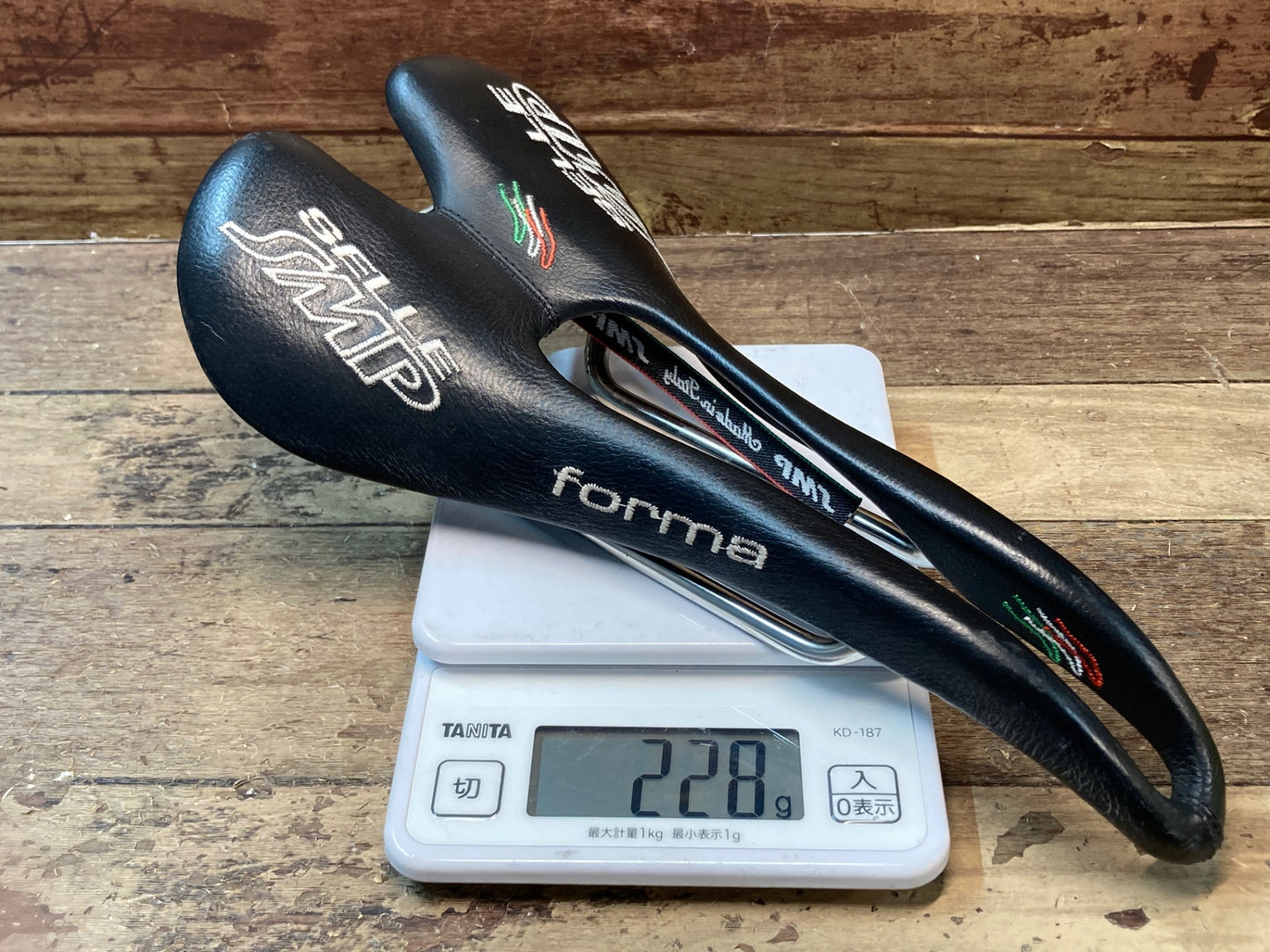 IK300 Selle SMP Forma サドル 黒 ステンレスレール