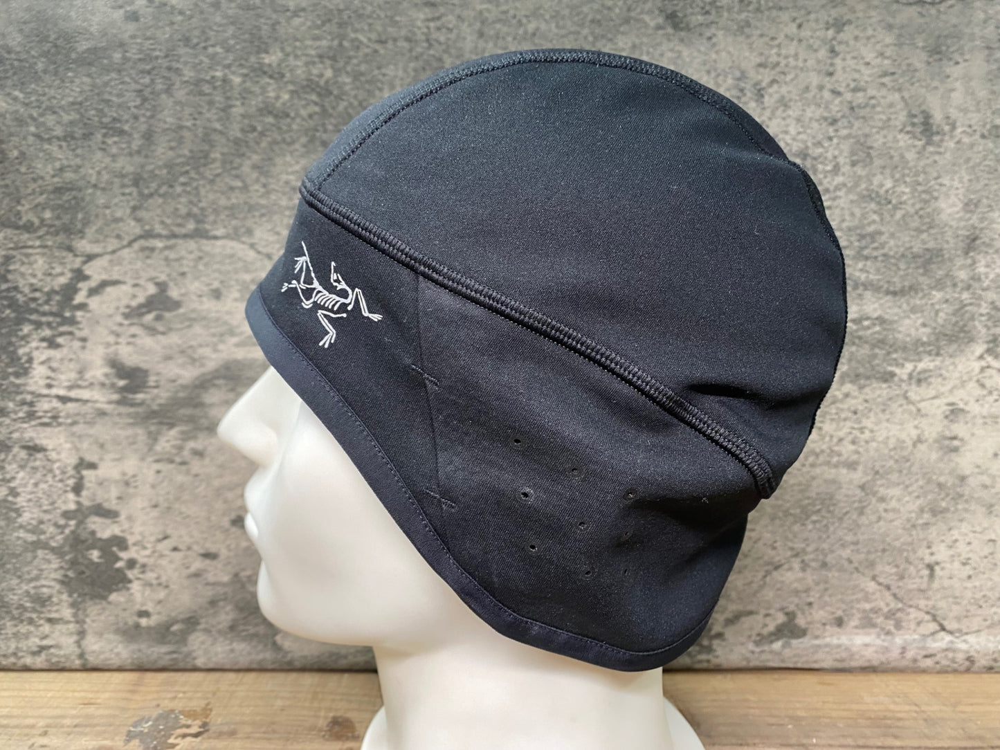 IQ532 アークテリクス ARC'TERYX キャップ 黒 L/G-XL WINDSTOPPER ※タグカット