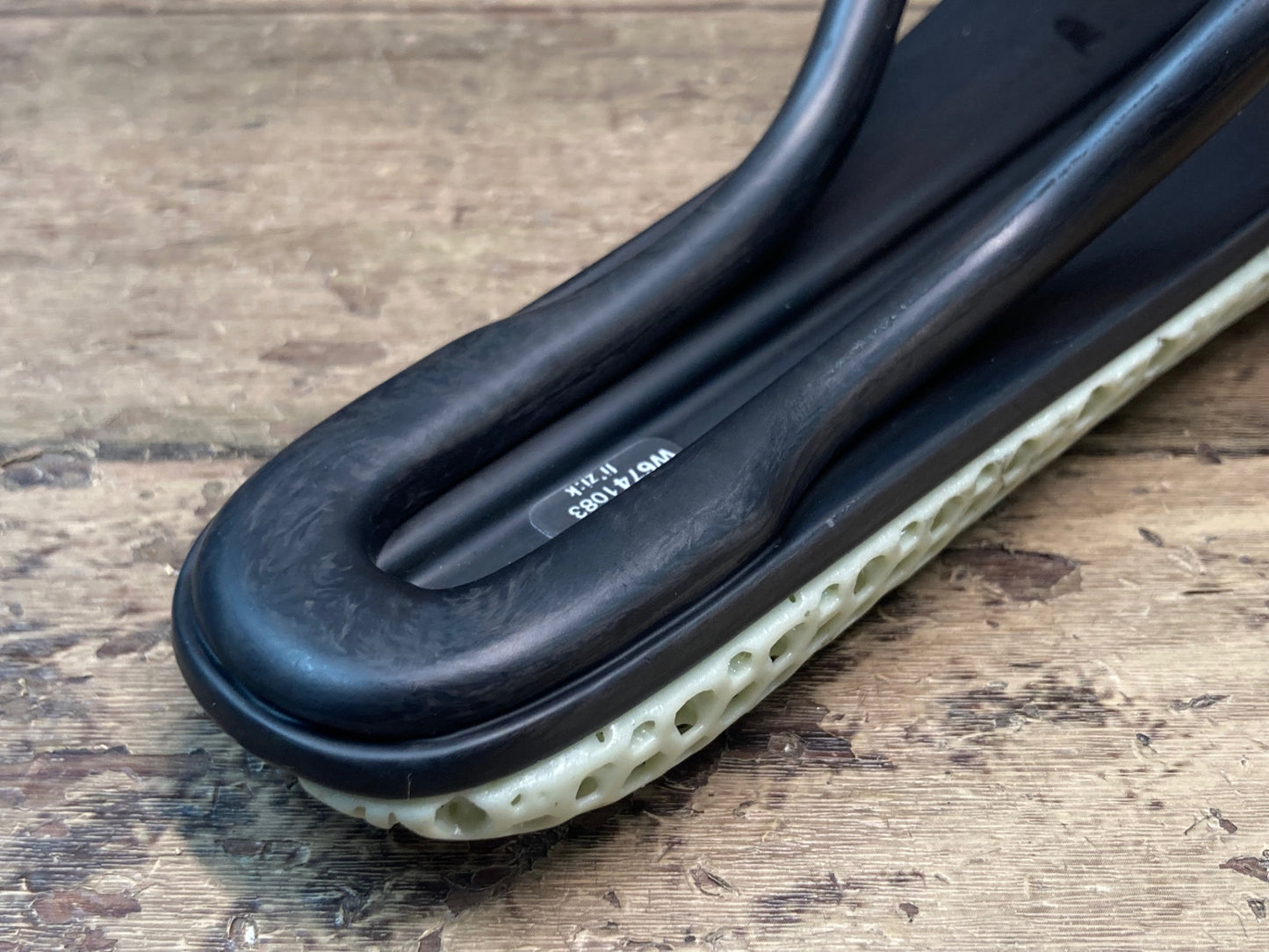 IG029 フィジーク fizik ANTARES 00 VERSUS EVO ADAPTIVE サドル カーボンレール