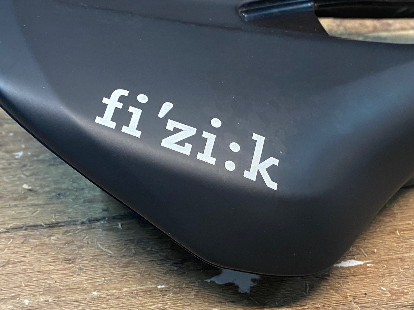 IH545 フィジーク fizik ARGO VENTO R5 サドル ※クランプ跡あり