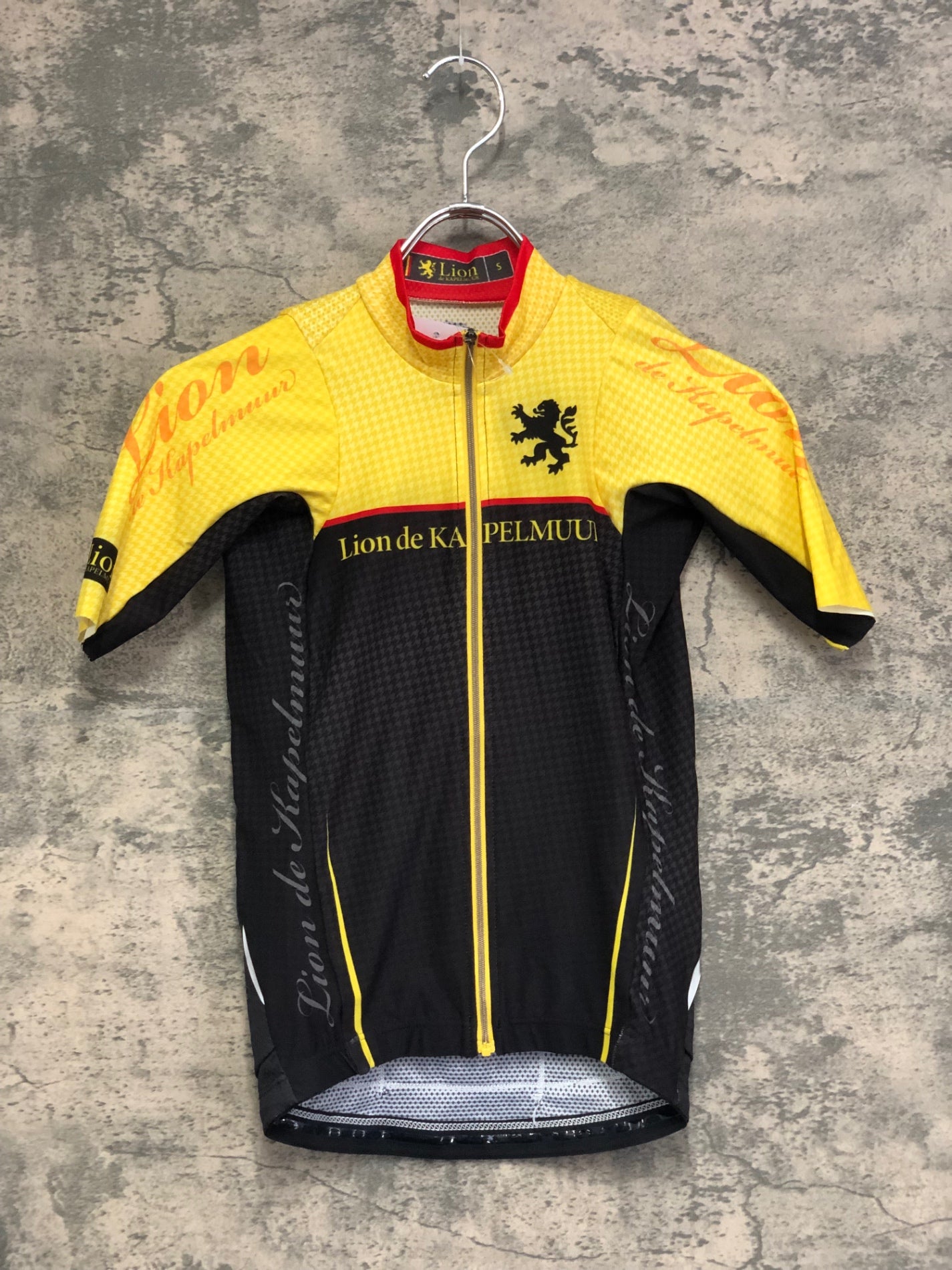 IW595 リオンドカペルミュール Lion de KAPELMUUR 半袖 サイクルジャージ 黒 Ｓ