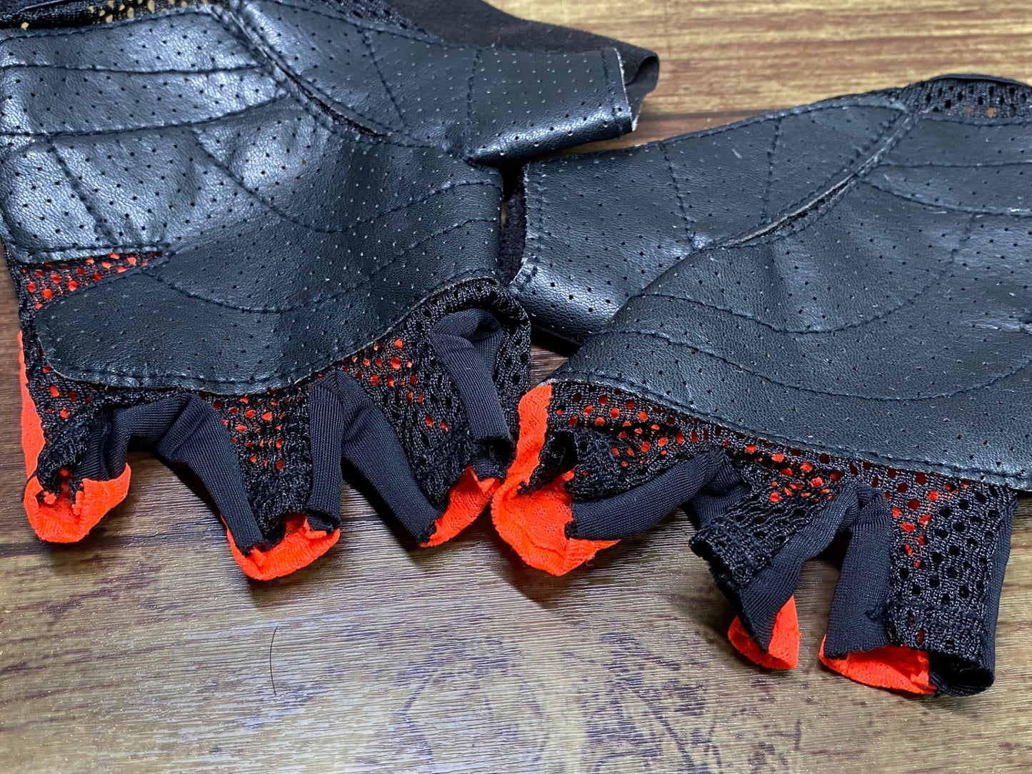 IY645 ラファ Rapha 指切り グローブ オレンジ 黒 L