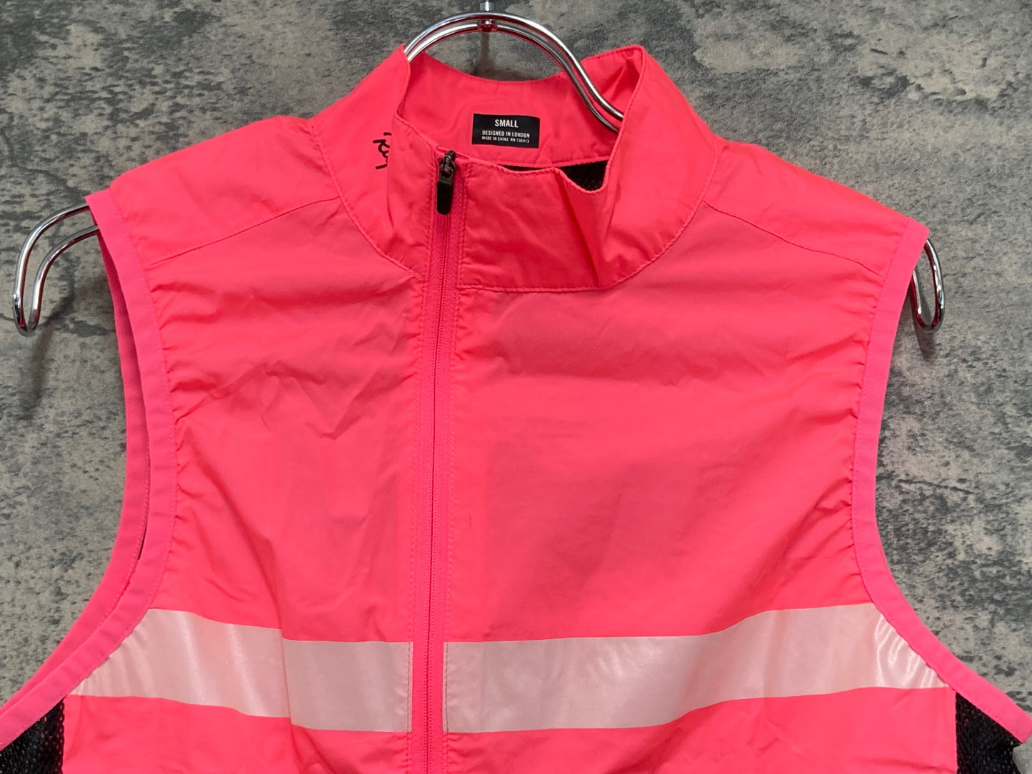 IY116 ラファ Rapha Brevet ジレ サイクルベスト S ネオンピンク