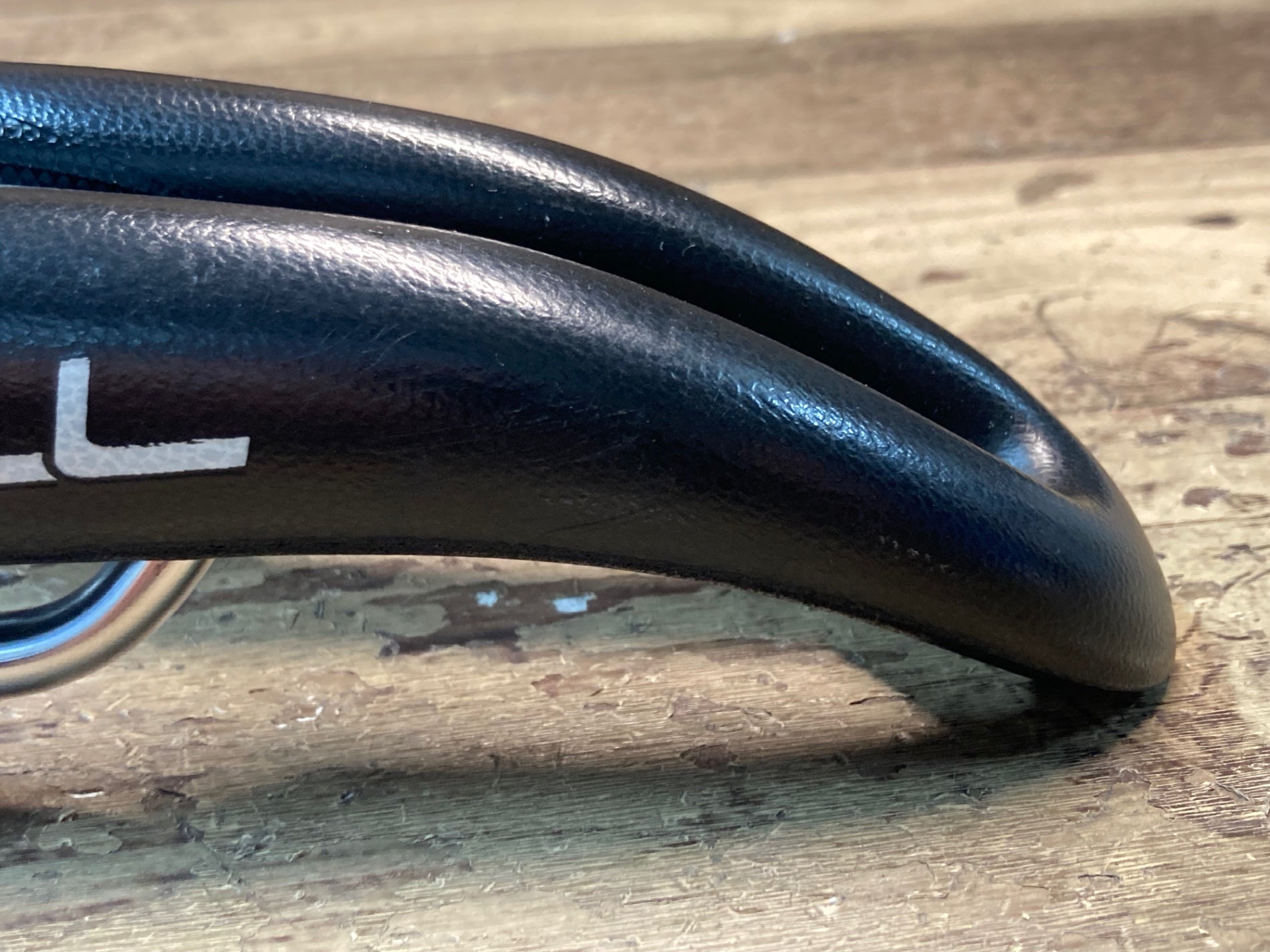 楽天市場】サドル 自転車 SELLE SMP HELL ヘル 穴あきサドル お尻痛くない セラSMP ローバイク グラベルバイク MTB オフロード  薄めのパッド 国内正規品 : Be.BIKE