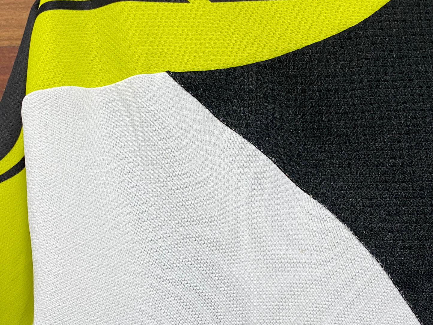 IT528 シマノ SHIMANO 半袖サイクルジャージ 黒白黄 ASIA M ※ほつれ