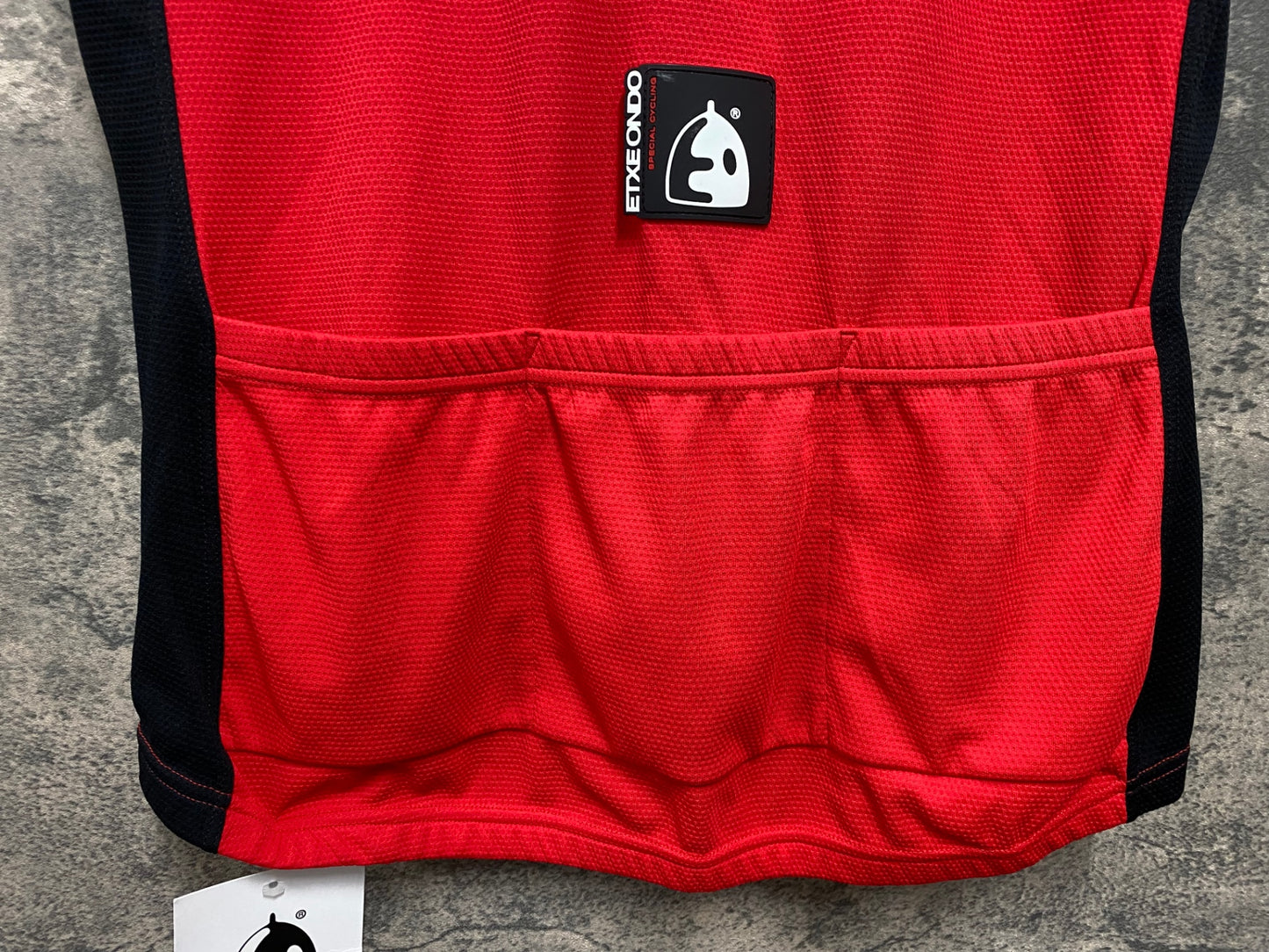 JC659 エチュンド ETXEONDO 半袖 サイクルジャージ 赤 黒 L 未使用