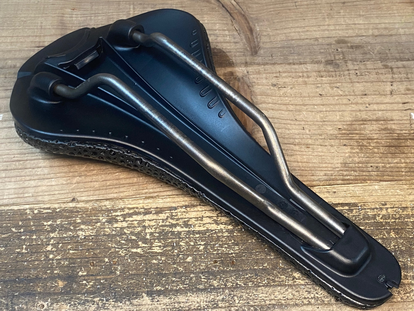 IW562 フィジーク fizik アンタレス ANTARES VERSUS EVO R3 ADAPTIVE サドル 139mm kiumレール