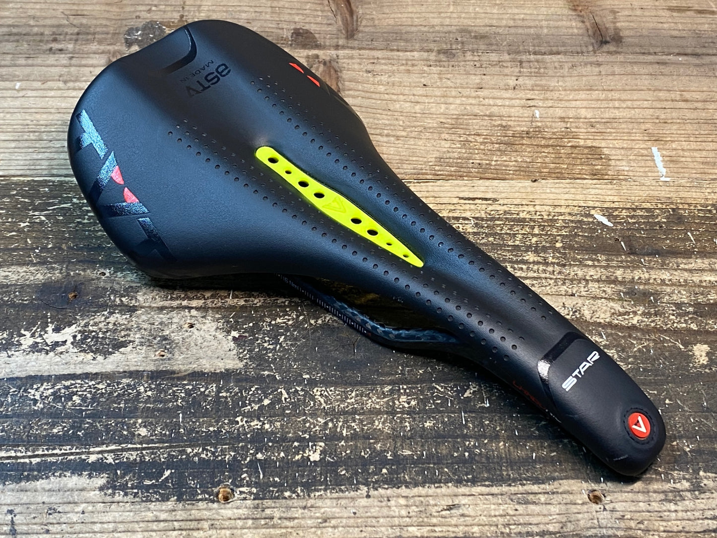 IZ968 アスチュート ASTVTE STAR LITE VT サドル CARBONIOレール 実測140mm