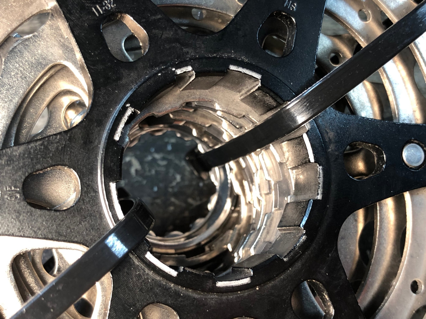 IU090 シマノ SHIMANO 105 CS-R7000 スプロケット 11-32T 11S