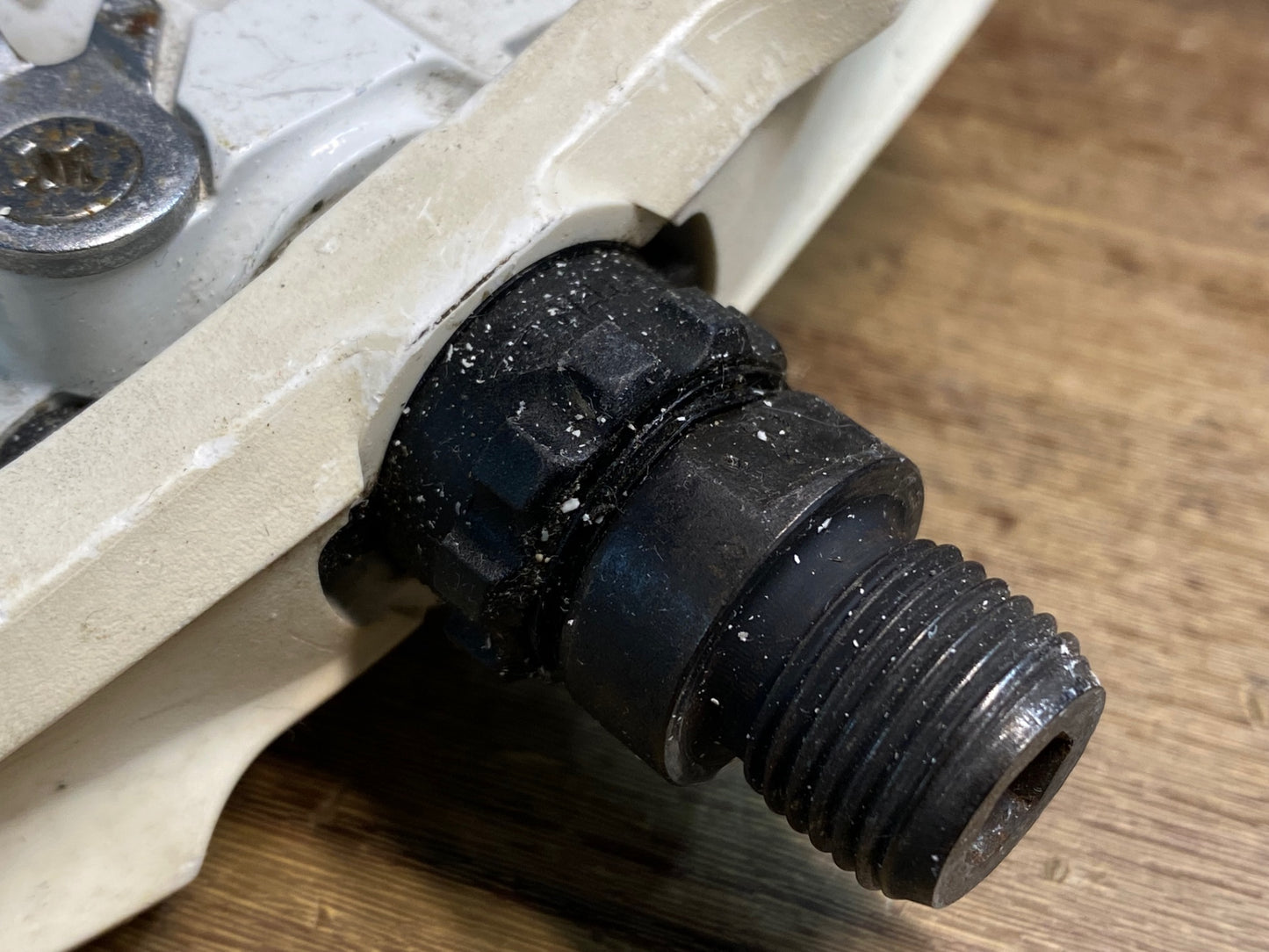 IZ017 シマノ SHIMANO PD-T400 ビンディングペダル 両面 SPD 白