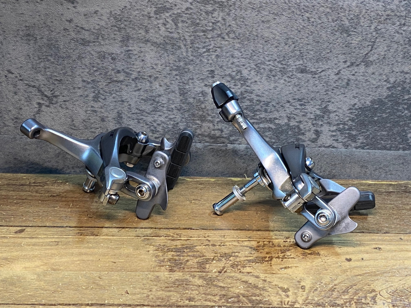 GF695 シマノ SHIMANO 105 BR-5700 キャリパーブレーキ 前後セット シルバー ※アジャストボルト欠品