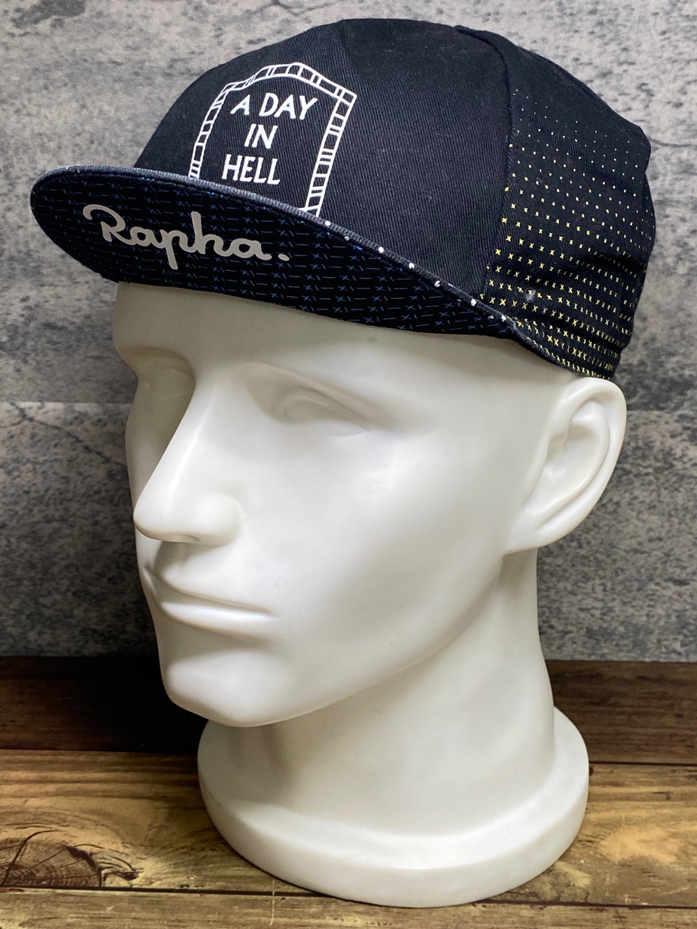 JB931 ラファ Rapha A DAY IN HELL CAP サイクルキャップ 黒