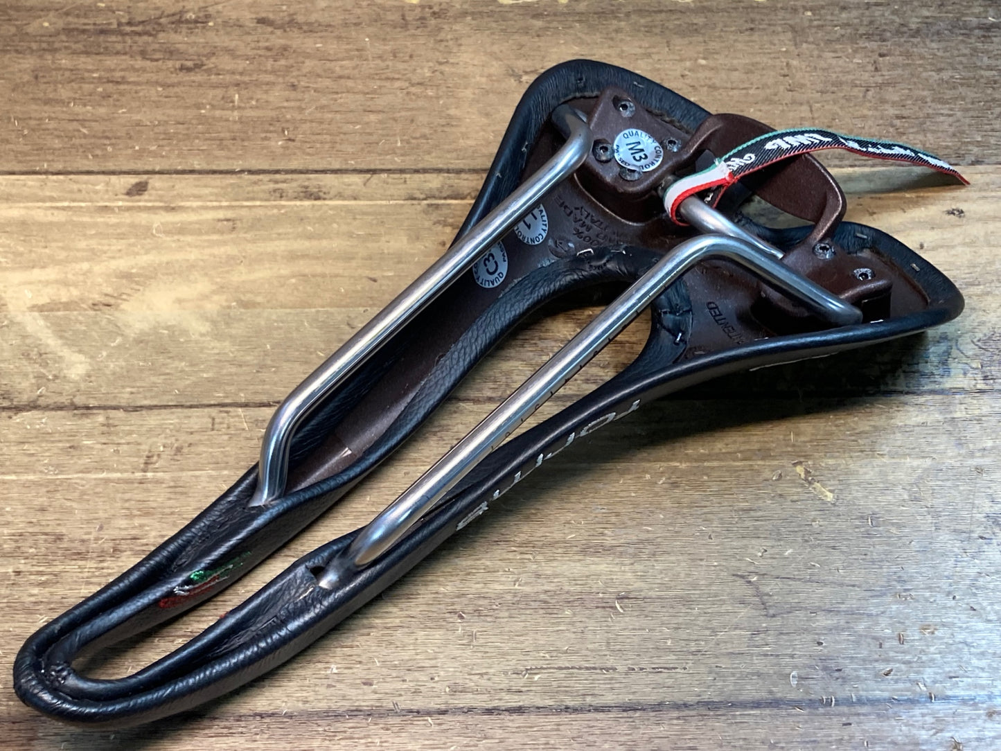 IX774 セラ Selle SMP forma サドル 黒 inox Tubeレール