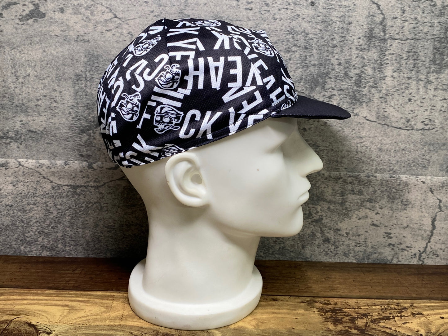 IY687 アタッカー ATTAQUER サイクルキャップ 黒 ワンサイズ