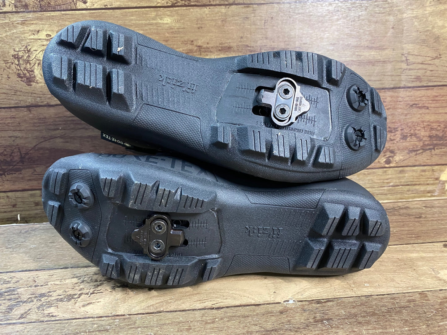 IC574 フィジーク fizik TEMPO ARTICA GTX ビンディングシューズ EU 39 黒 SPD GORE TEX