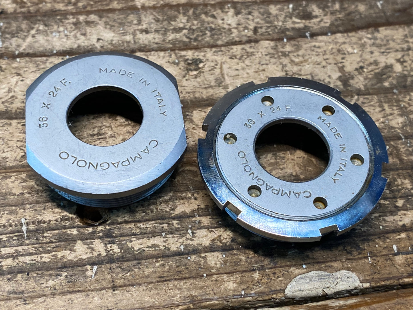 IO813 カンパニョーロ CAMPAGNOLO RECORD ボトムブラケット ITA 124mm