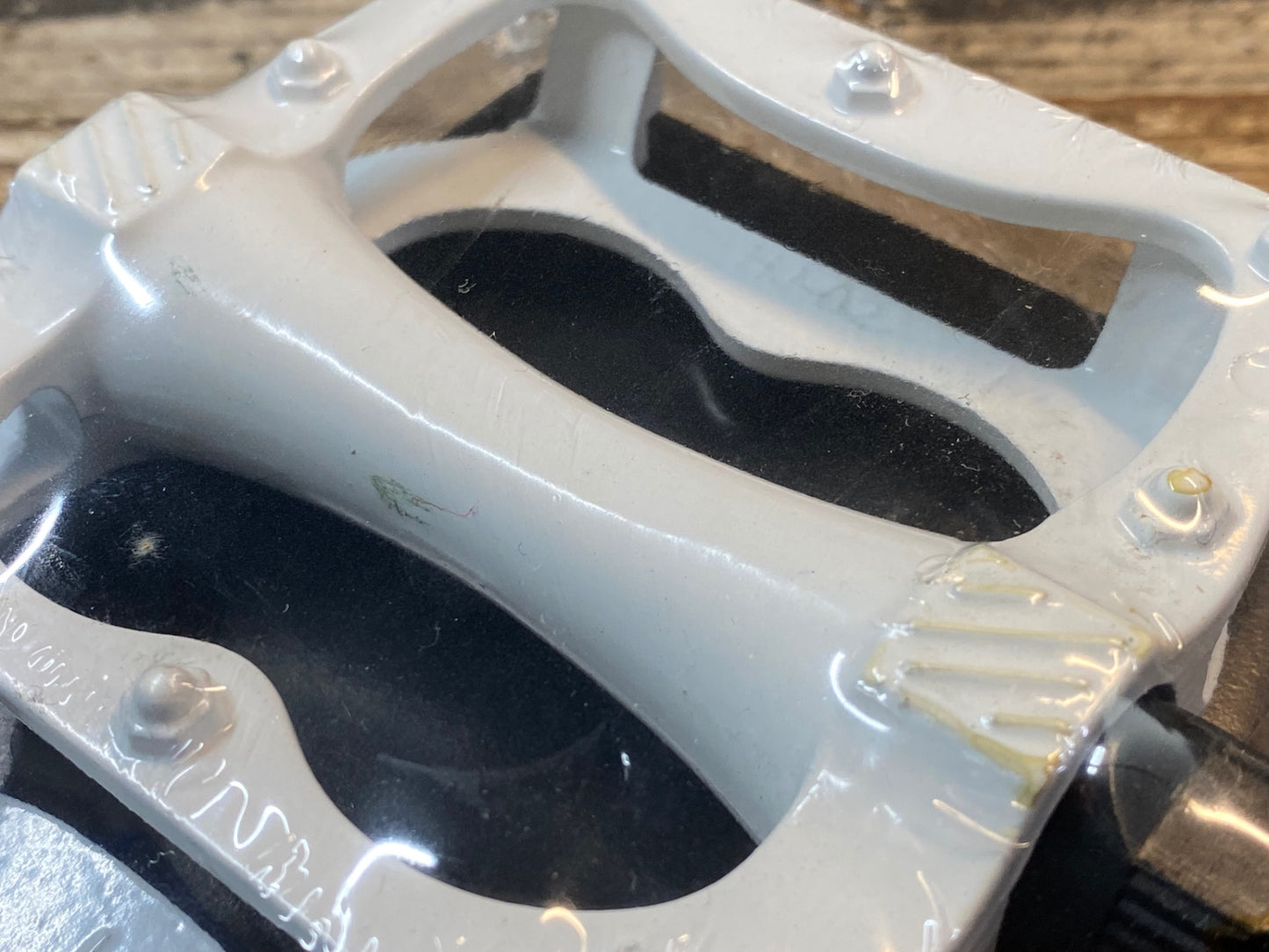 IW263 TXJ Sports フラットペダル 白