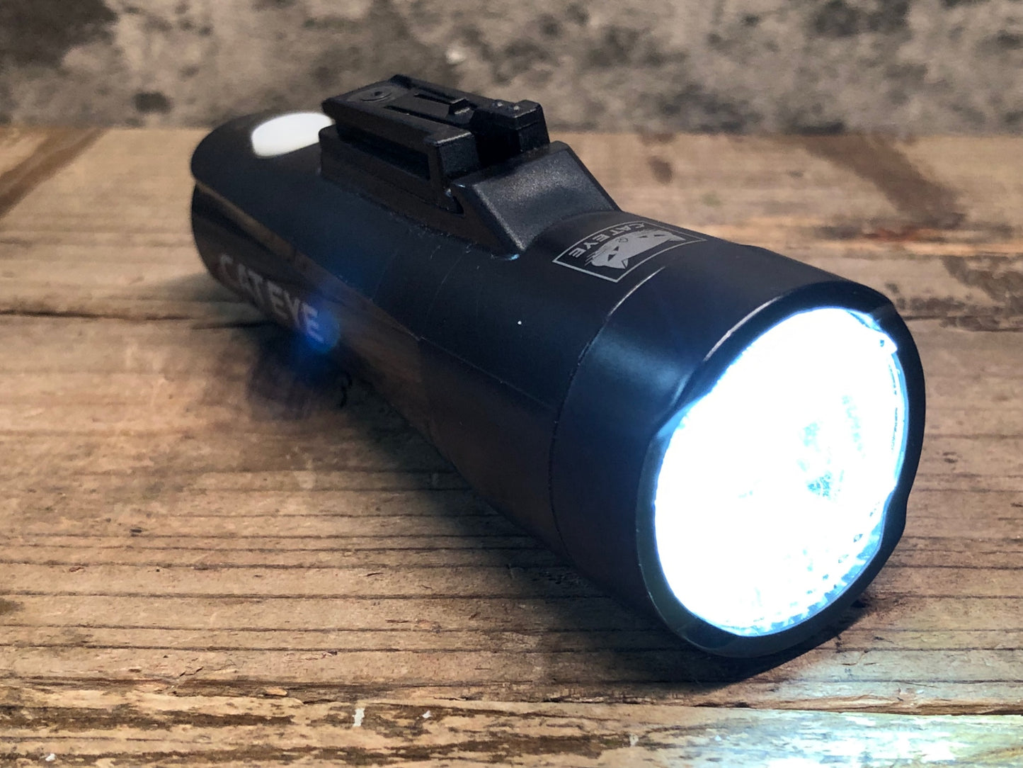 IY821 キャットアイ CATEYE GVOLT70 フロントライト 点灯確認済