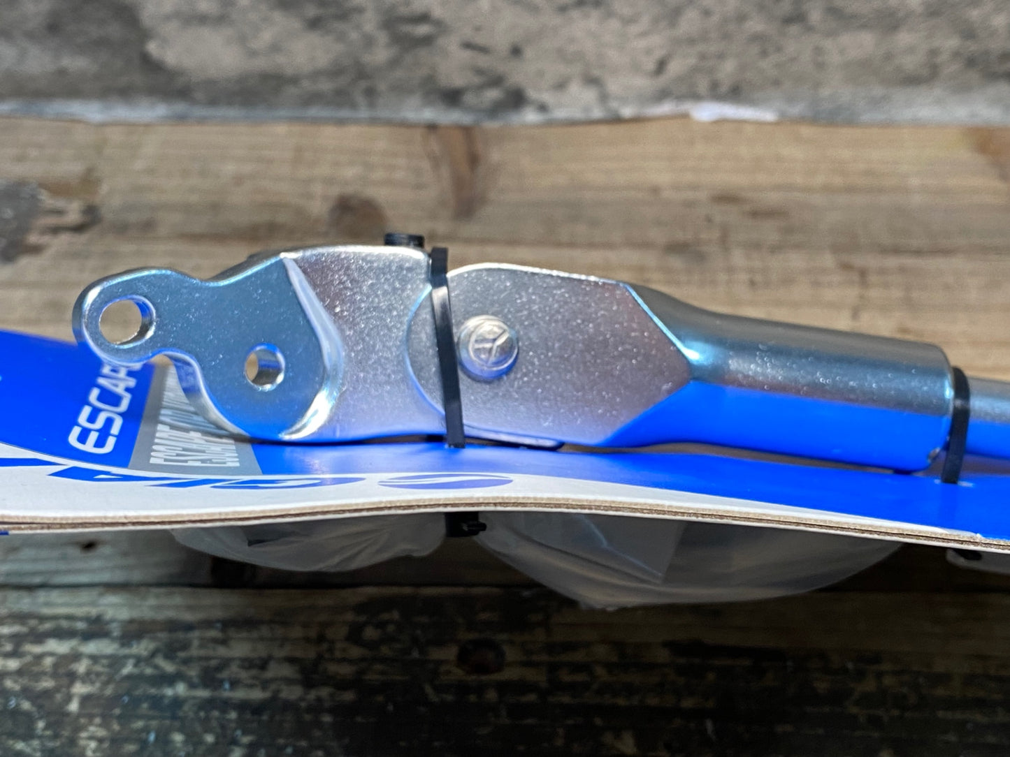 IV989 ジャイアント GIANT ESCAPE QR KICKSTAND