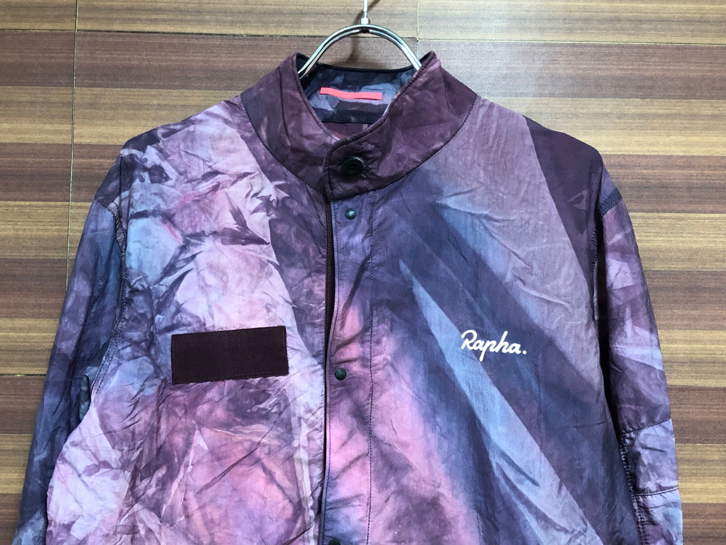 IJ597 ラファ Rapha OUTSKIRTS TIE DYE JACKET 長袖 サイクルジャケット バーガンディ 総柄 M