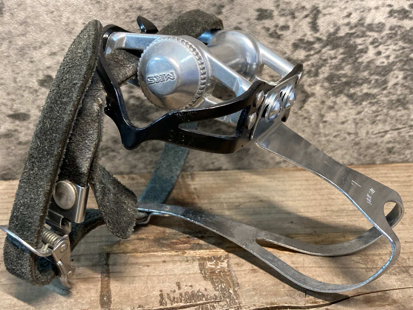 IU854 MKS SYLVAN フラットペダル トゥークリップ＆ストラップ付き