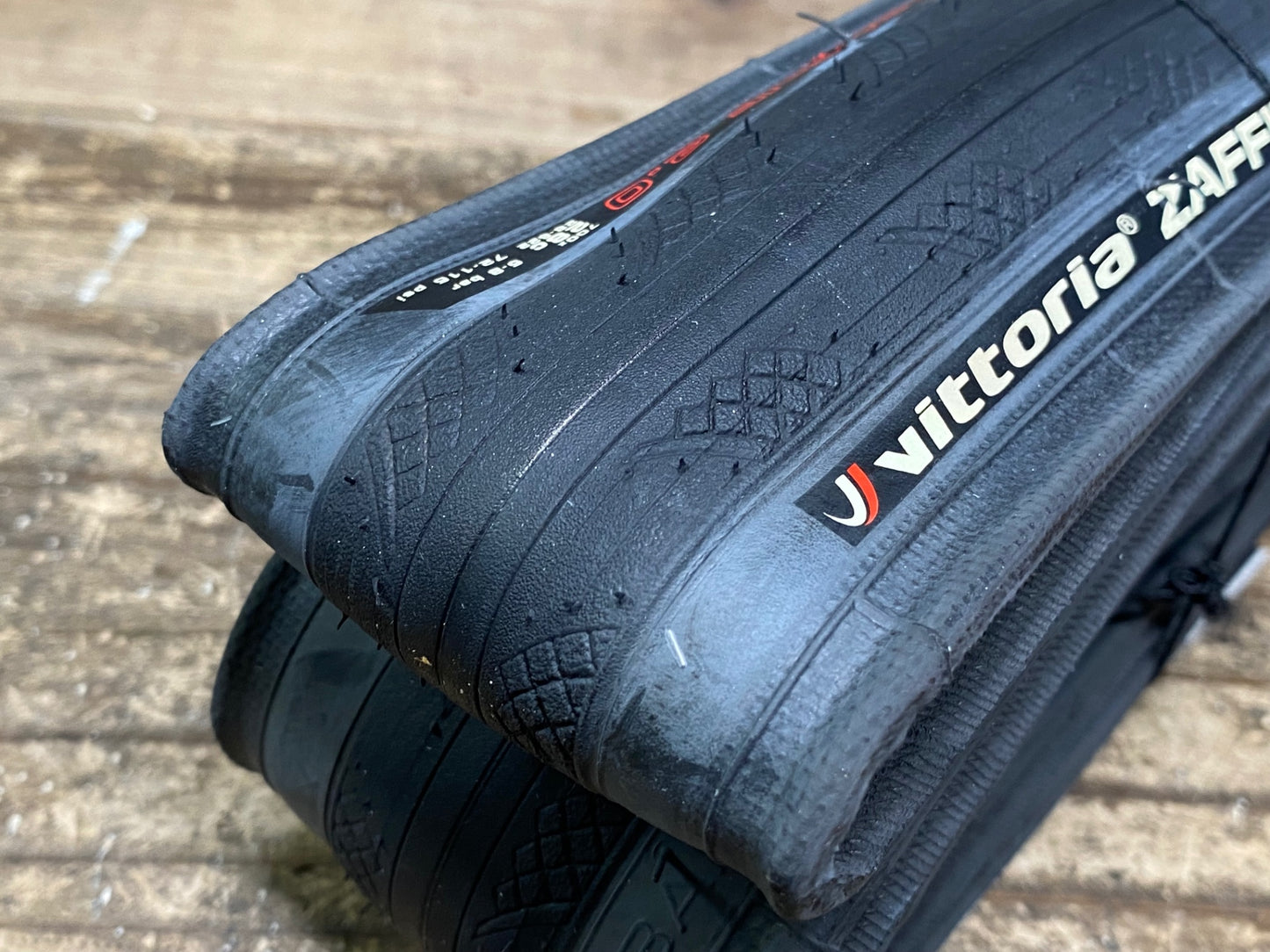 IW081 ヴィットリア vittoria ZAFFIRO PRO GRAPHENE 2.0 700x28C タイヤ