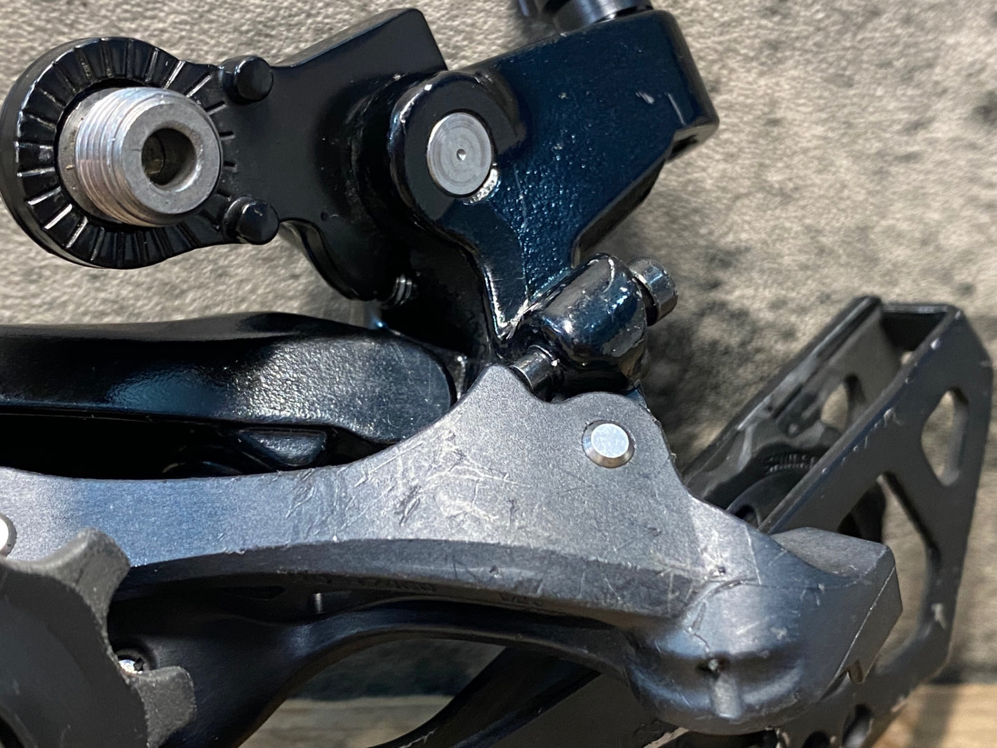 JD608 シマノ SHIMANO 105 RD-R7000 GS リアディレイラー 11S ※ケーブル固定ボルト,プレート欠品