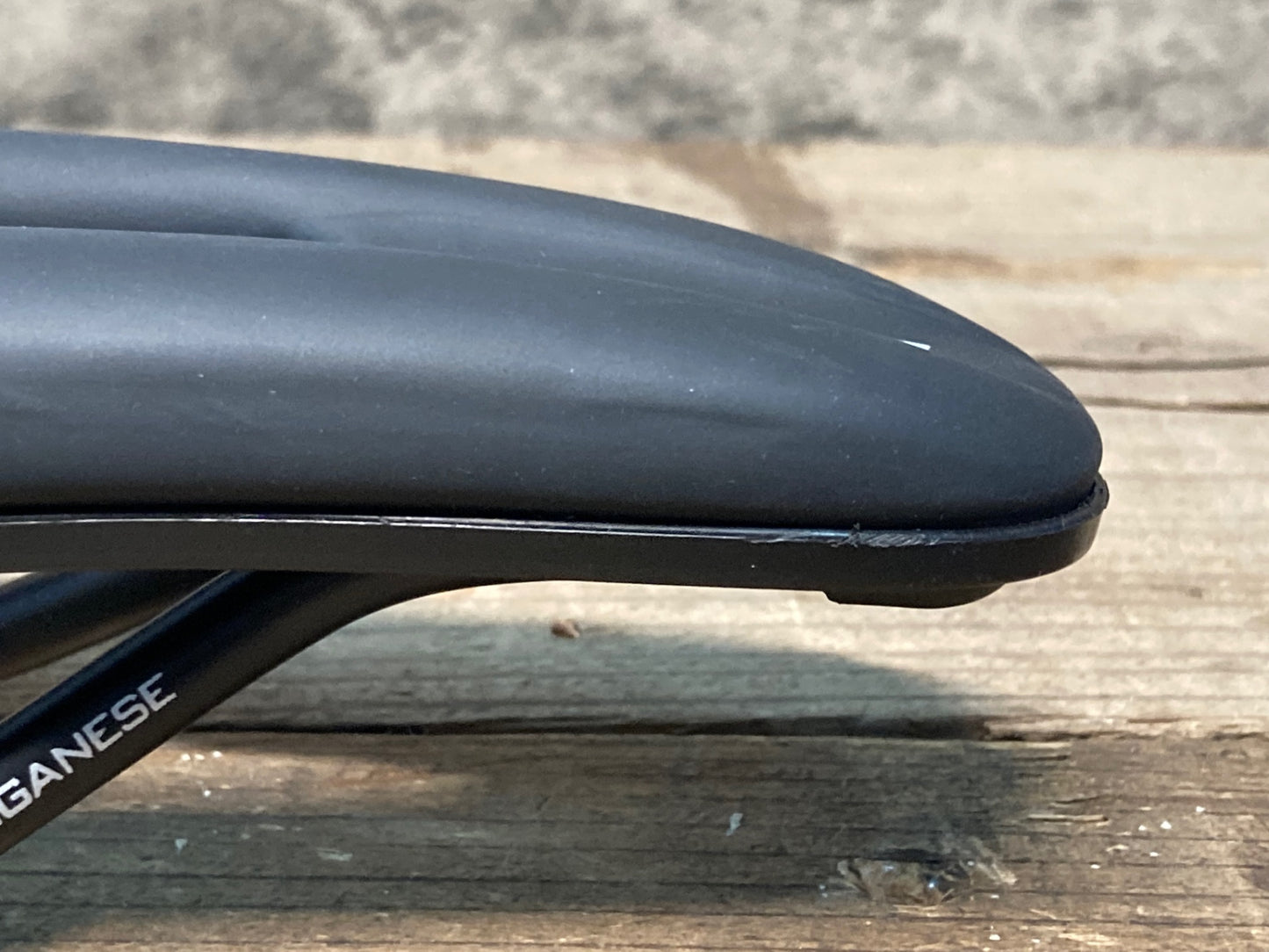 IO886 セライタリア selle ITALIA BOOST NOVUS EVO SUPERFLOW 145mm MANGANESEレール