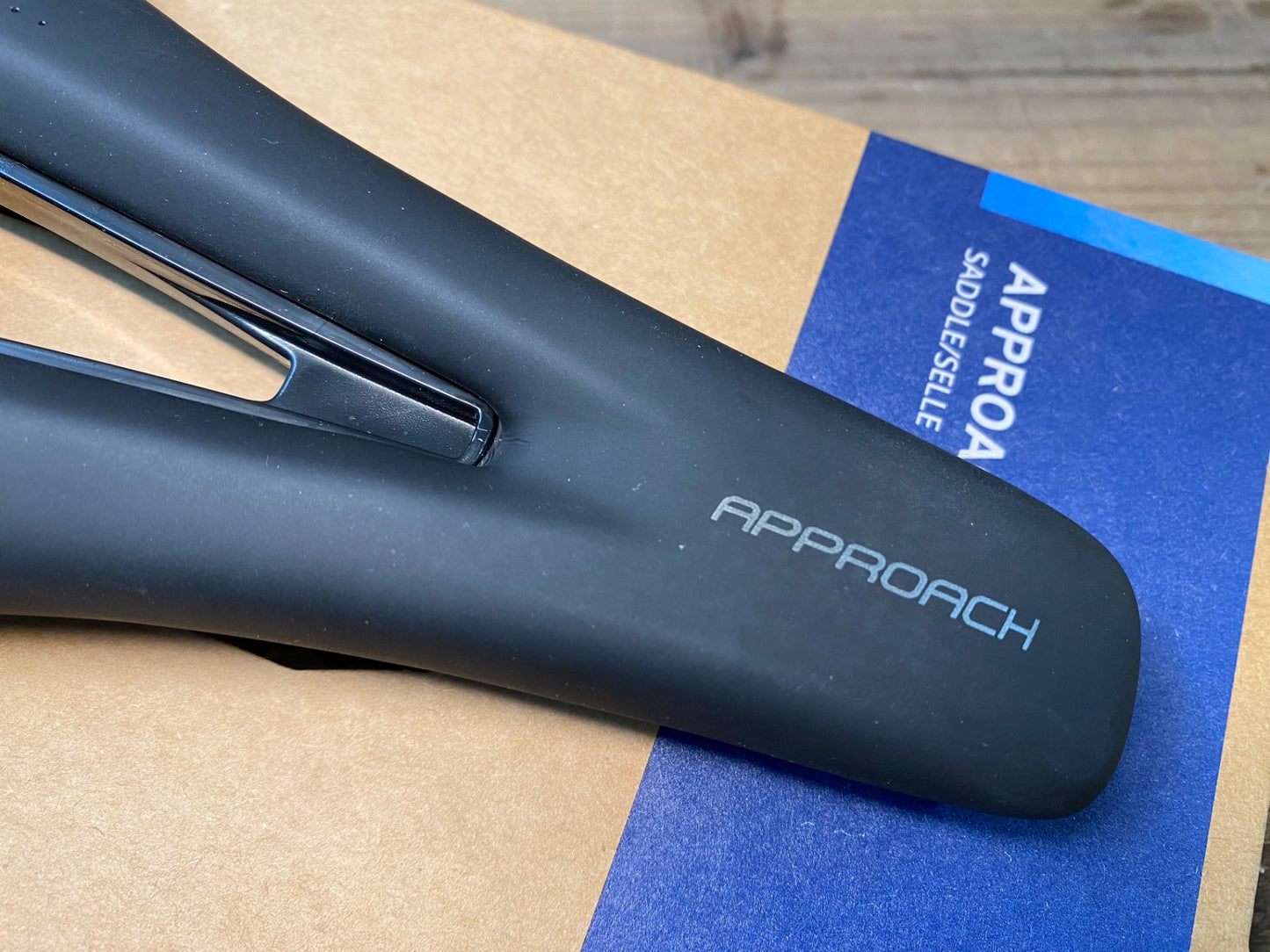 IV996 ジャイアント GIANT APPROACH サドル 黒 クロモリ 145mm