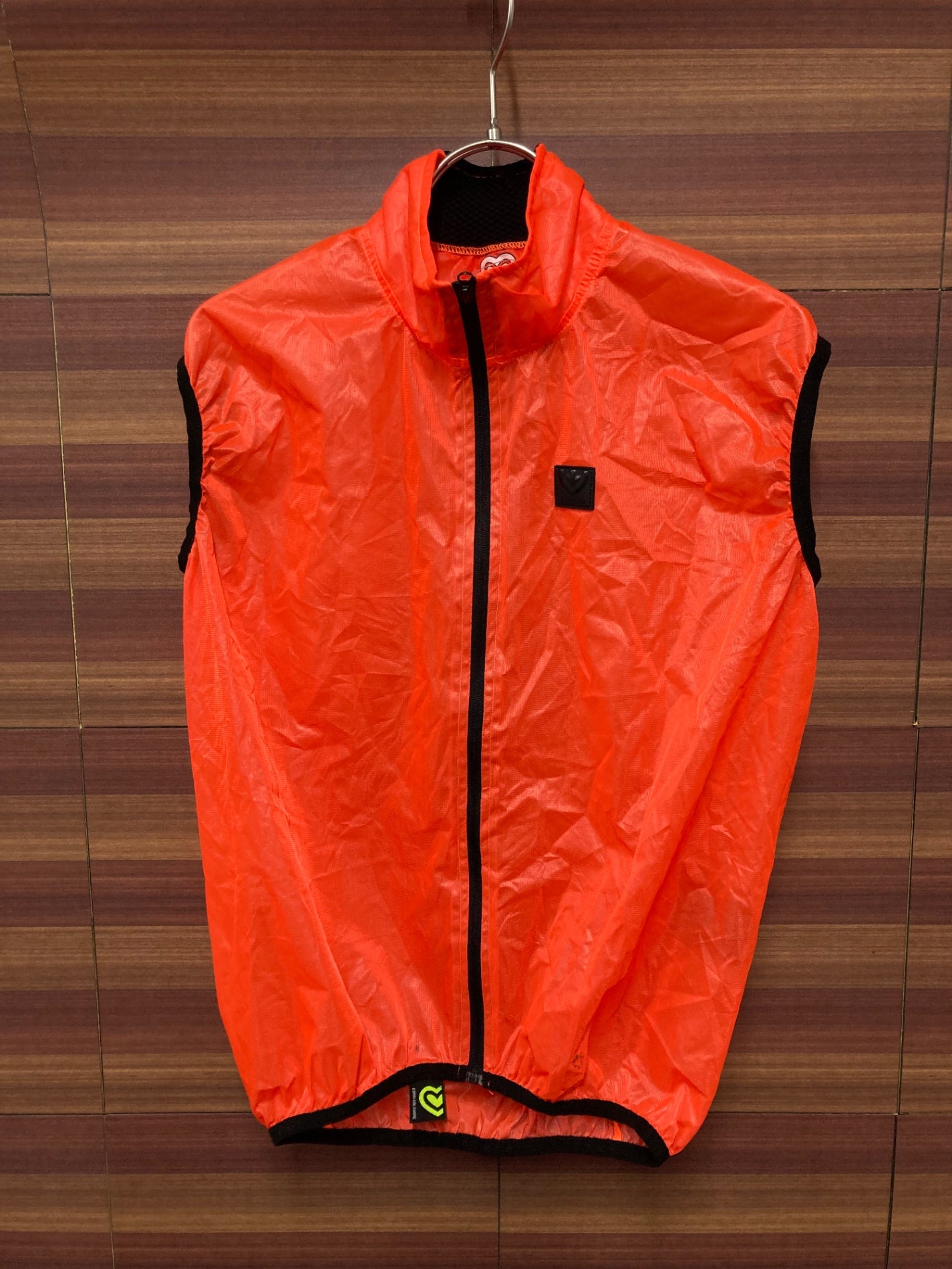 IU825 ピセイ PISSEI ジレ サイクルベスト オレンジ M ※汚れ