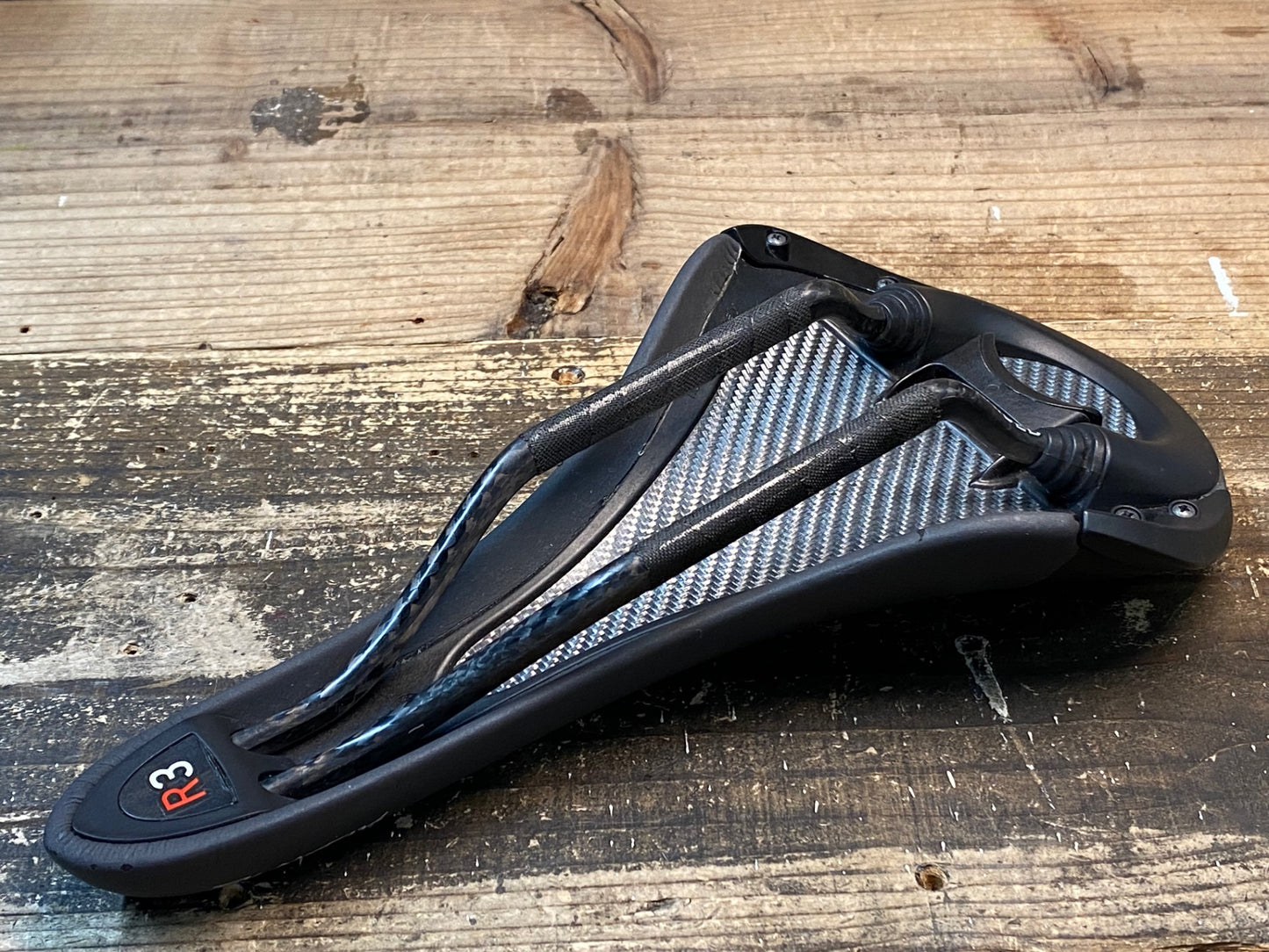 IX445 フィジーク fizik アリアンテ ALIANTE R3 サドル カーボンレール 黒青