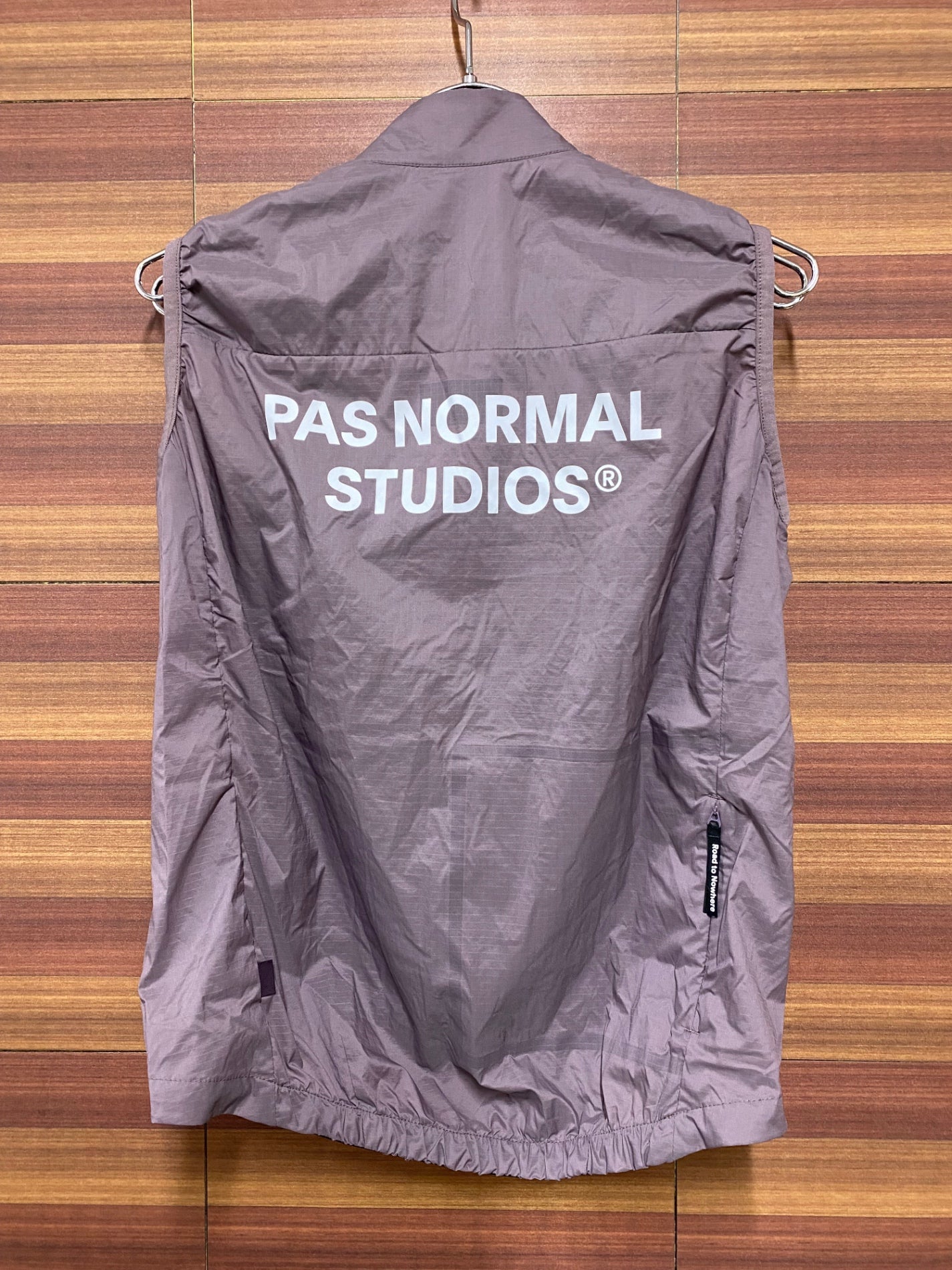 IH345 パスノーマルスタジオ PAS NORMAL STUDIOS エッセンシャル Essential Insulated Gilet サイクルベスト ジレ パープル XS