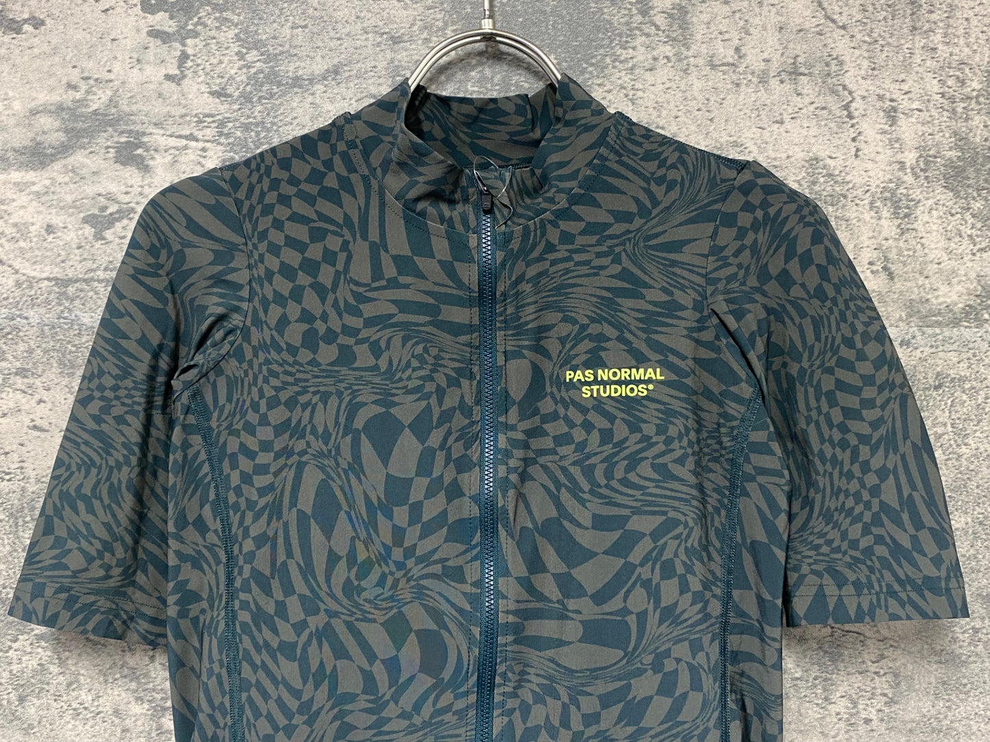 JC437 パスノーマルスタジオ Pas Normal Studios | Men's Essential Jersey 半袖 サイクルジャージ オリーブグリーン S