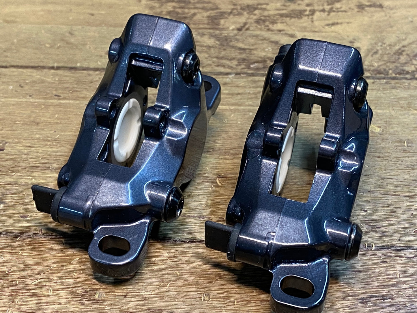 IY956 シマノ SHIMANO キューズ CUES BR-U8000 ディスクブレーキキャリパー ポストマウント 前後セット