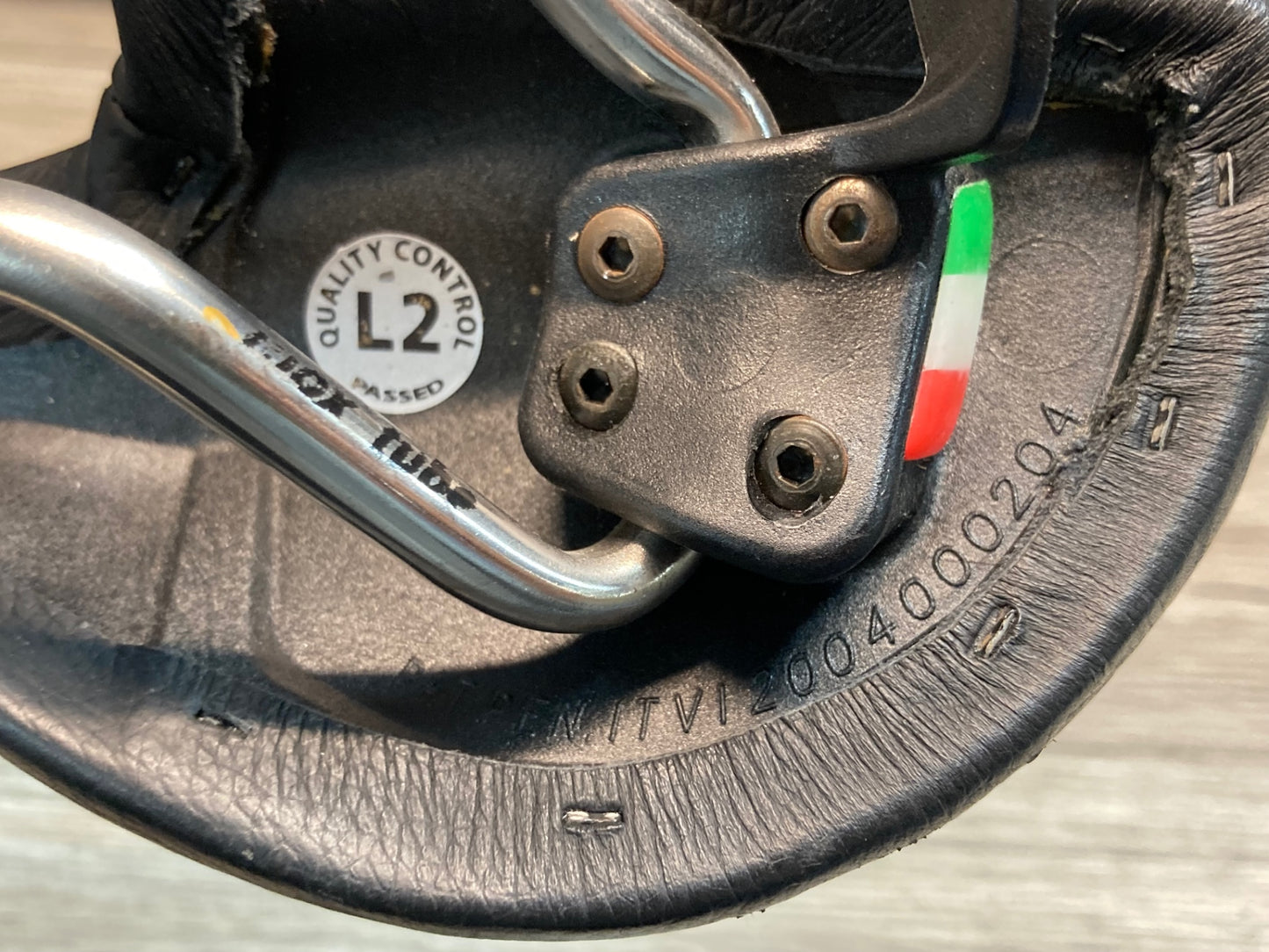 IX300 SELLE SMP PRO サドル 黒 INOXレール