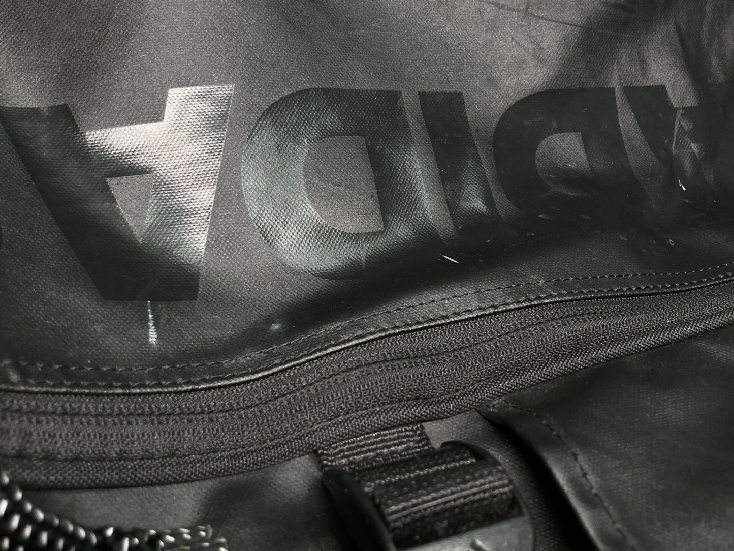 IU085 アディダス adidas リュック バックパック 黒 グレー ※擦れ