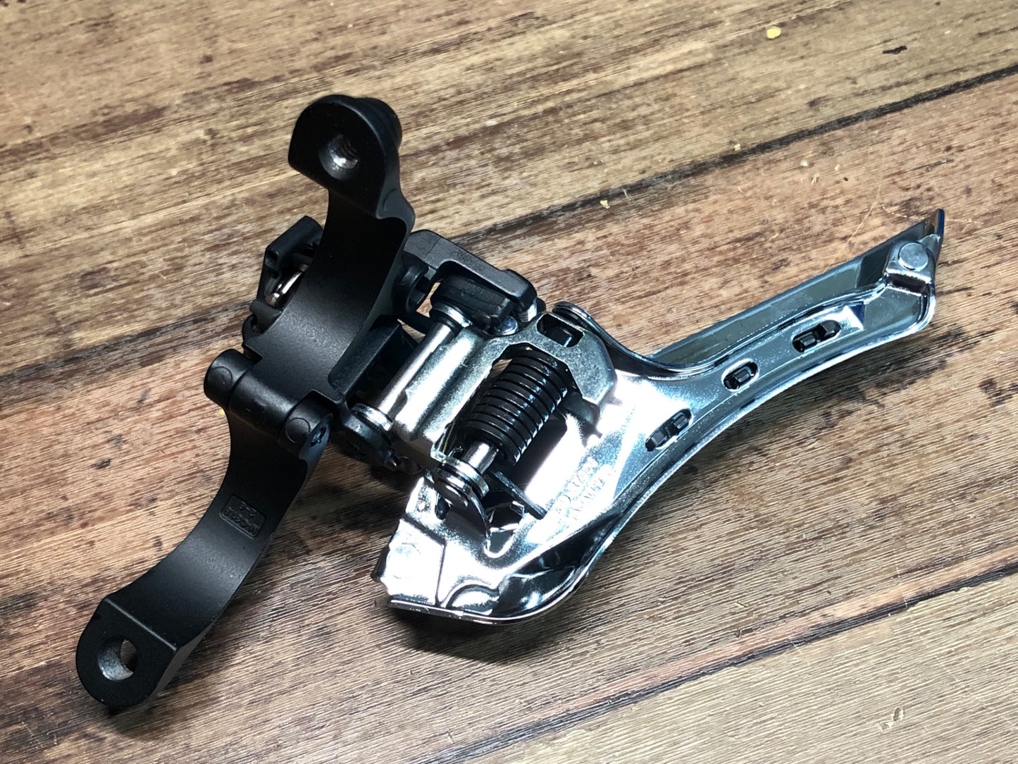 IR378 シマノ SHIMANO 105 FD-R7000 フロントディレイラー バンド式 黒 Φ31.8