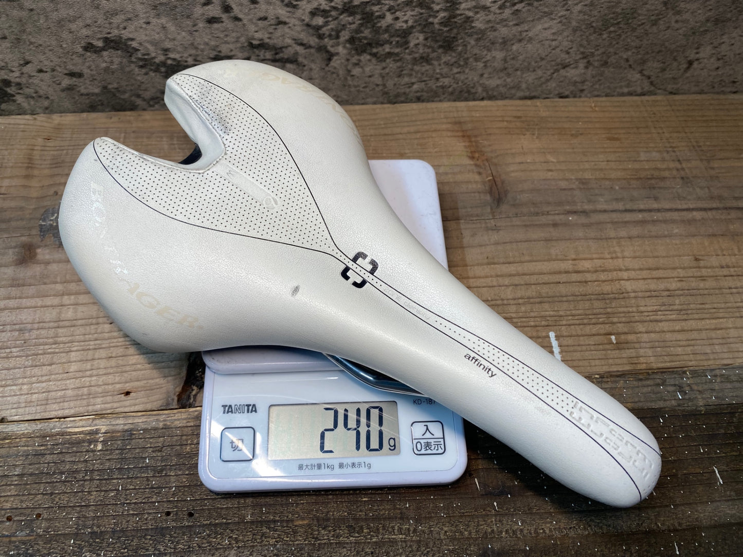IO355 ボントレガー BONTRAGER affinity サドル 白
