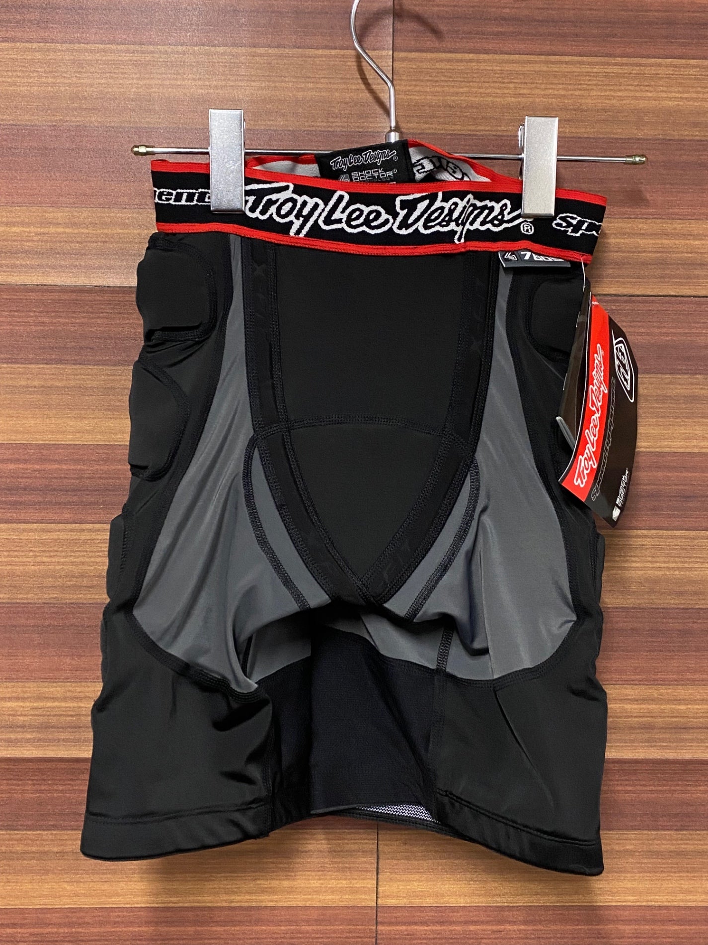 IR899 トロイリ― TroyLee Ⅾesigns BASE PROTECTIVE SHORTS 黒 LG 未使用品