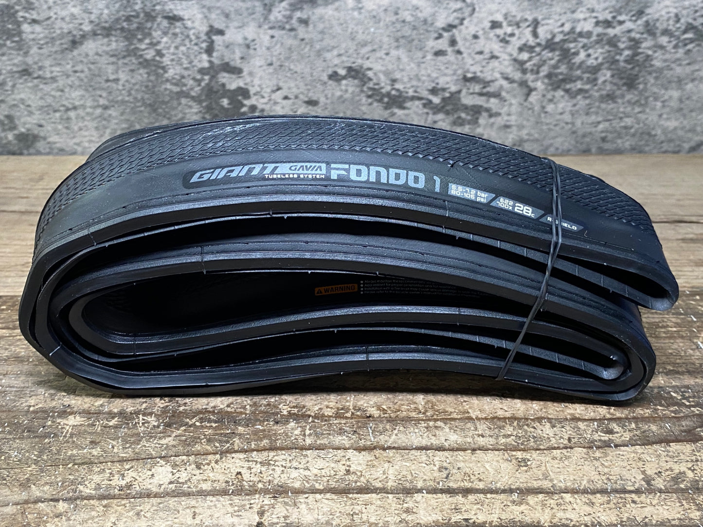 IV702 ジャイアント GIANT GAVIA FONDO 1 700x28C タイヤ